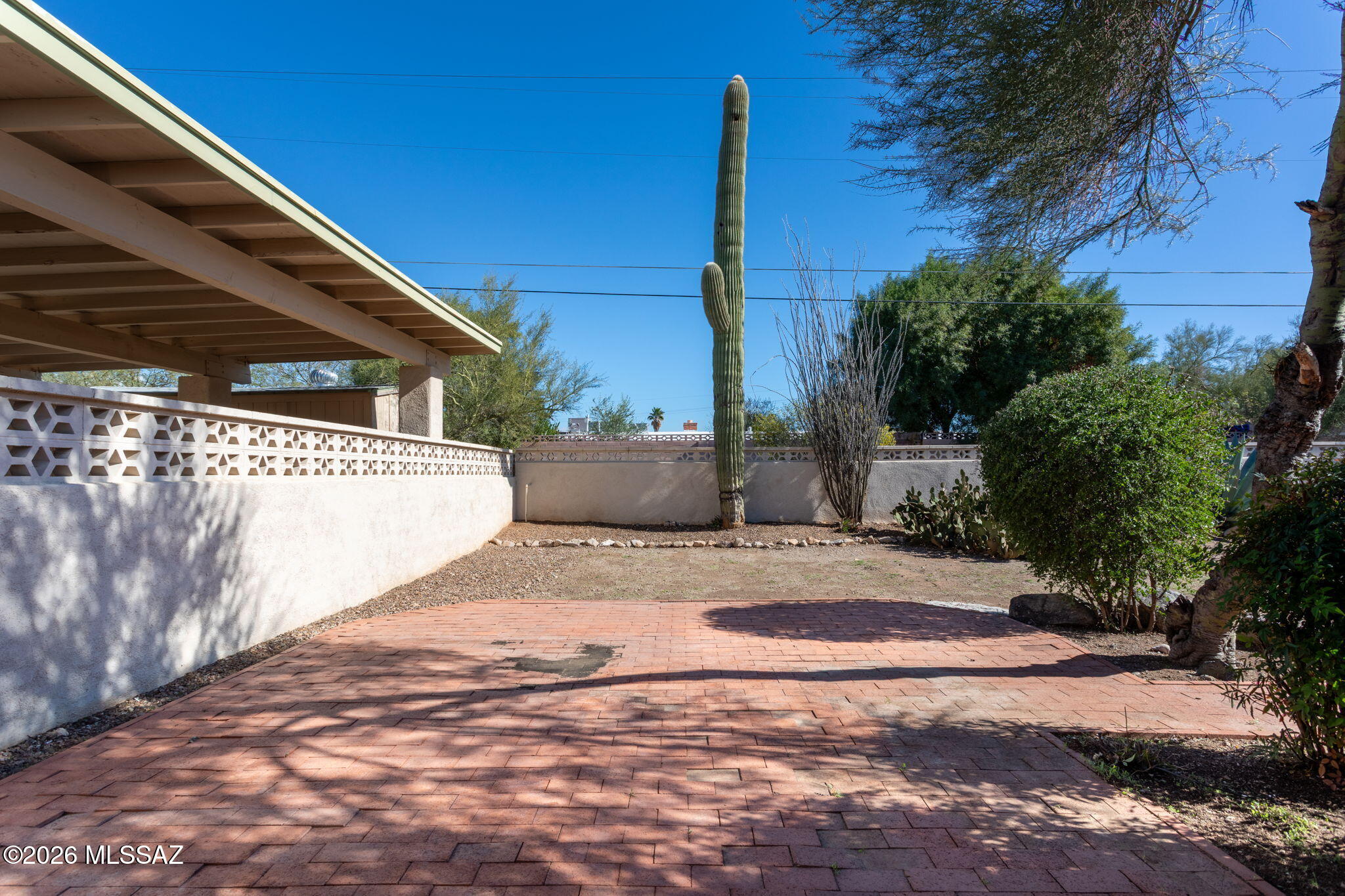 1402 N Camino Miraflores