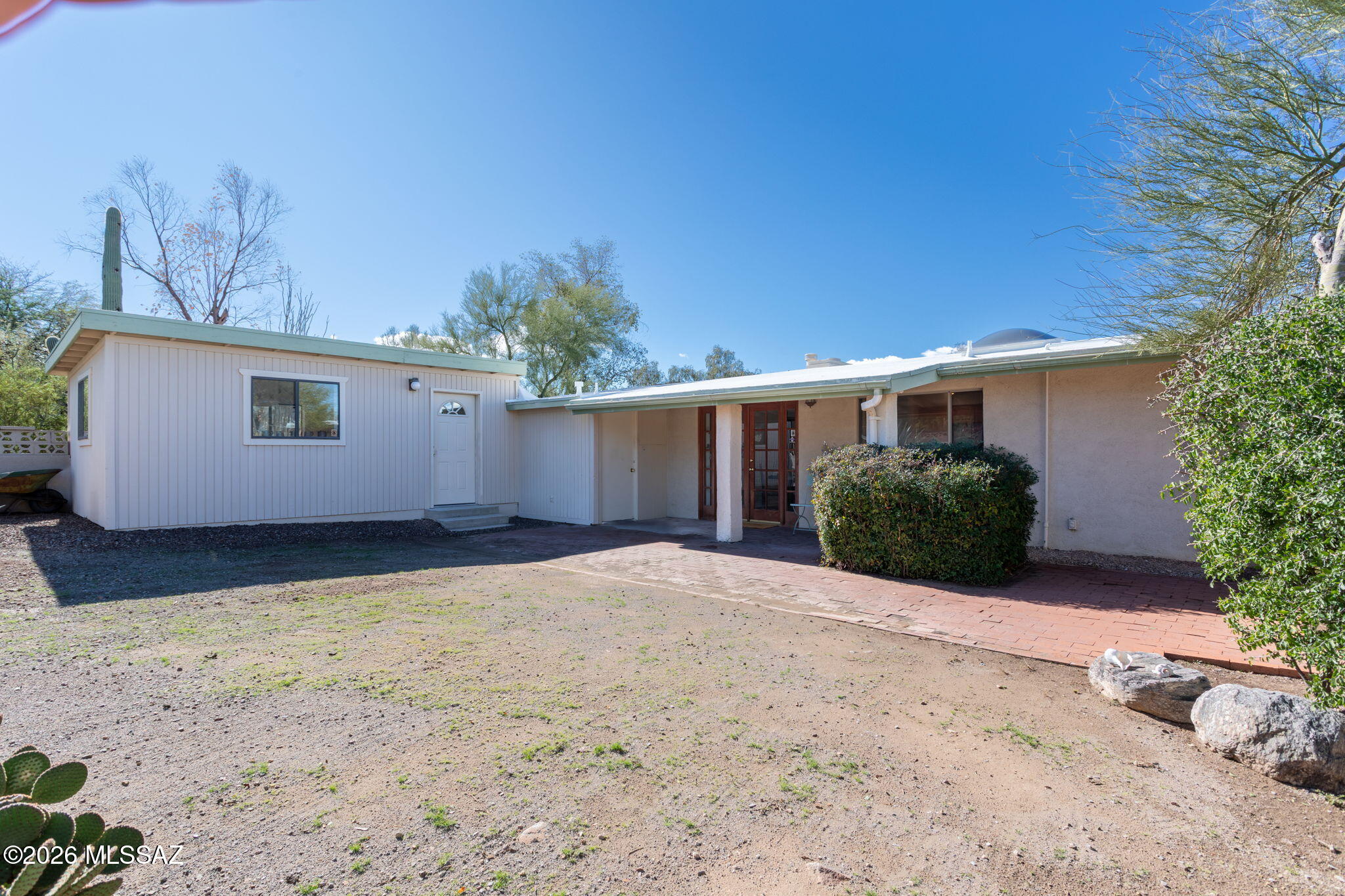 1402 N Camino Miraflores