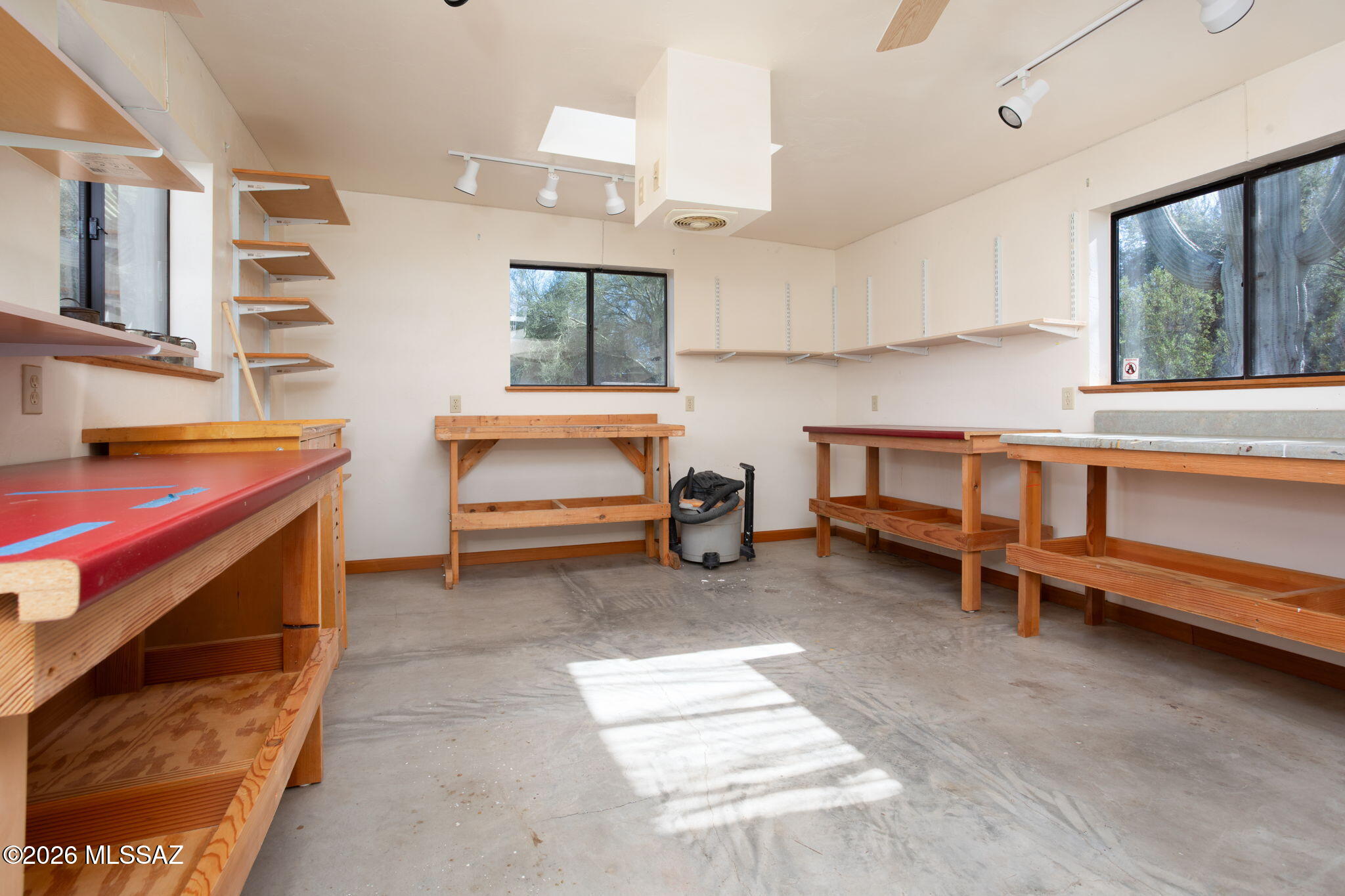 1402 N Camino Miraflores