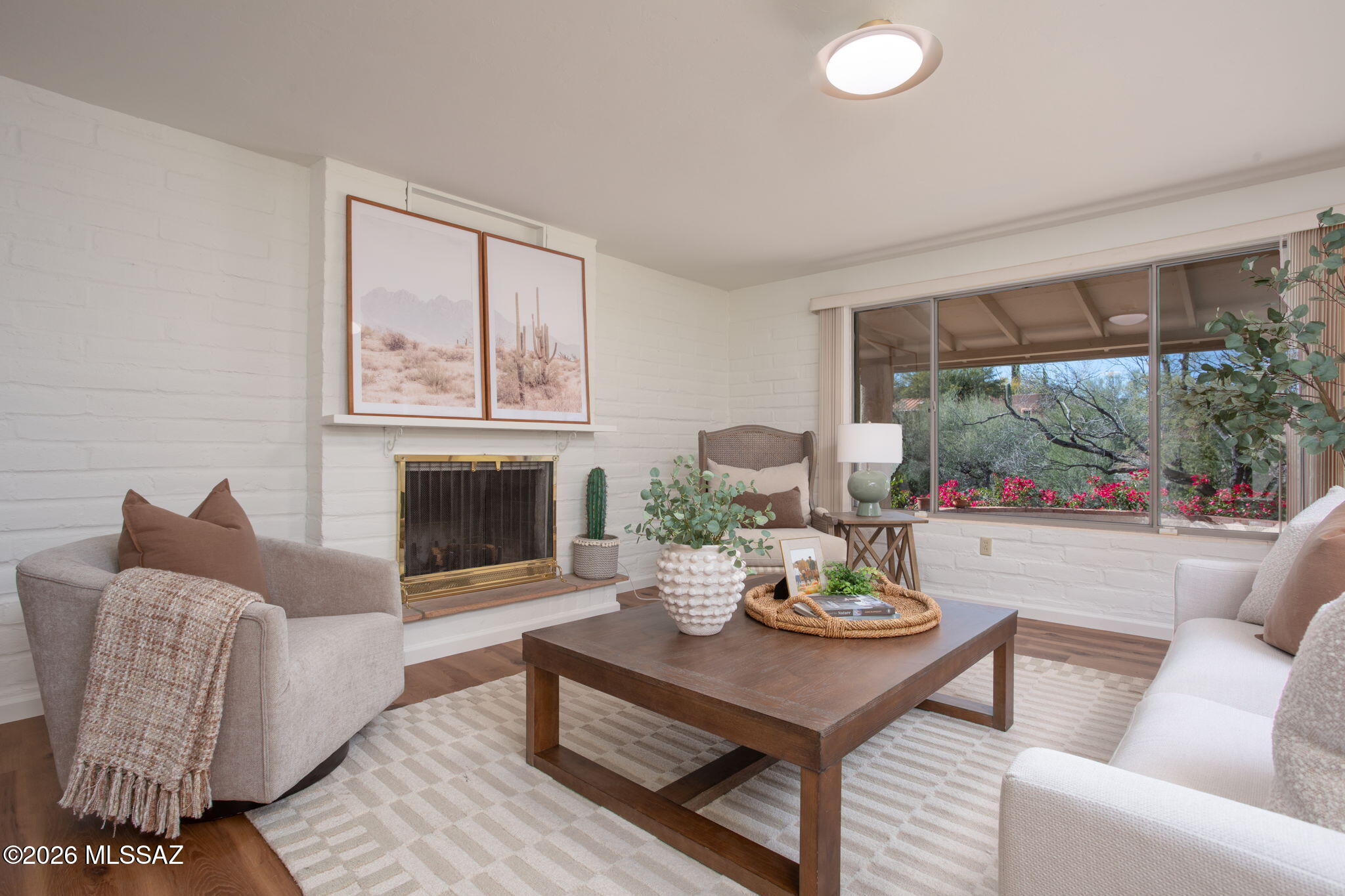 1402 N Camino Miraflores