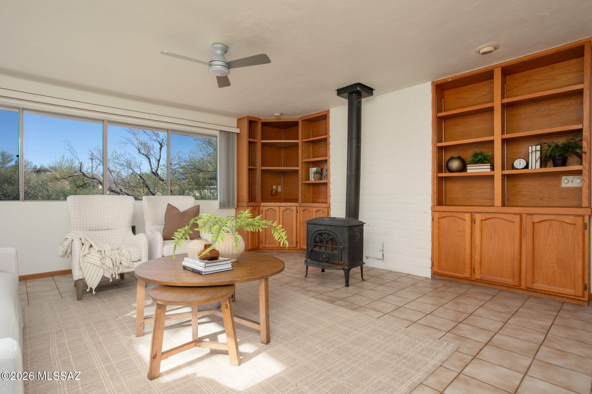 1402 N Camino Miraflores