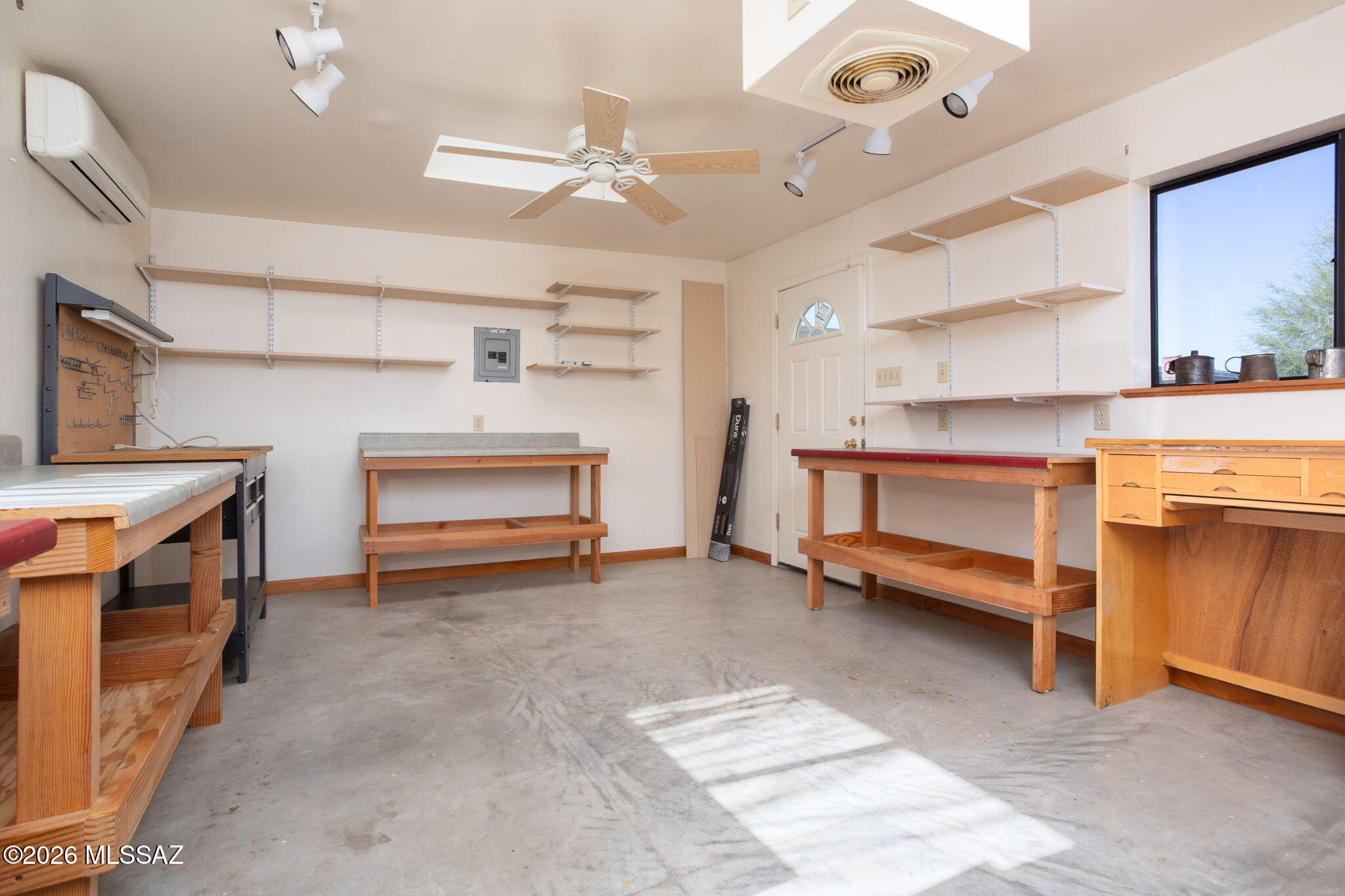 1402 N Camino Miraflores