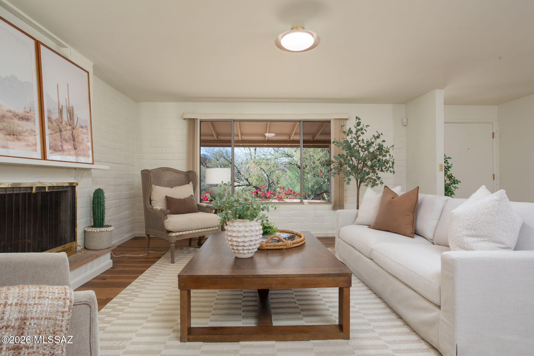 1402 N Camino Miraflores