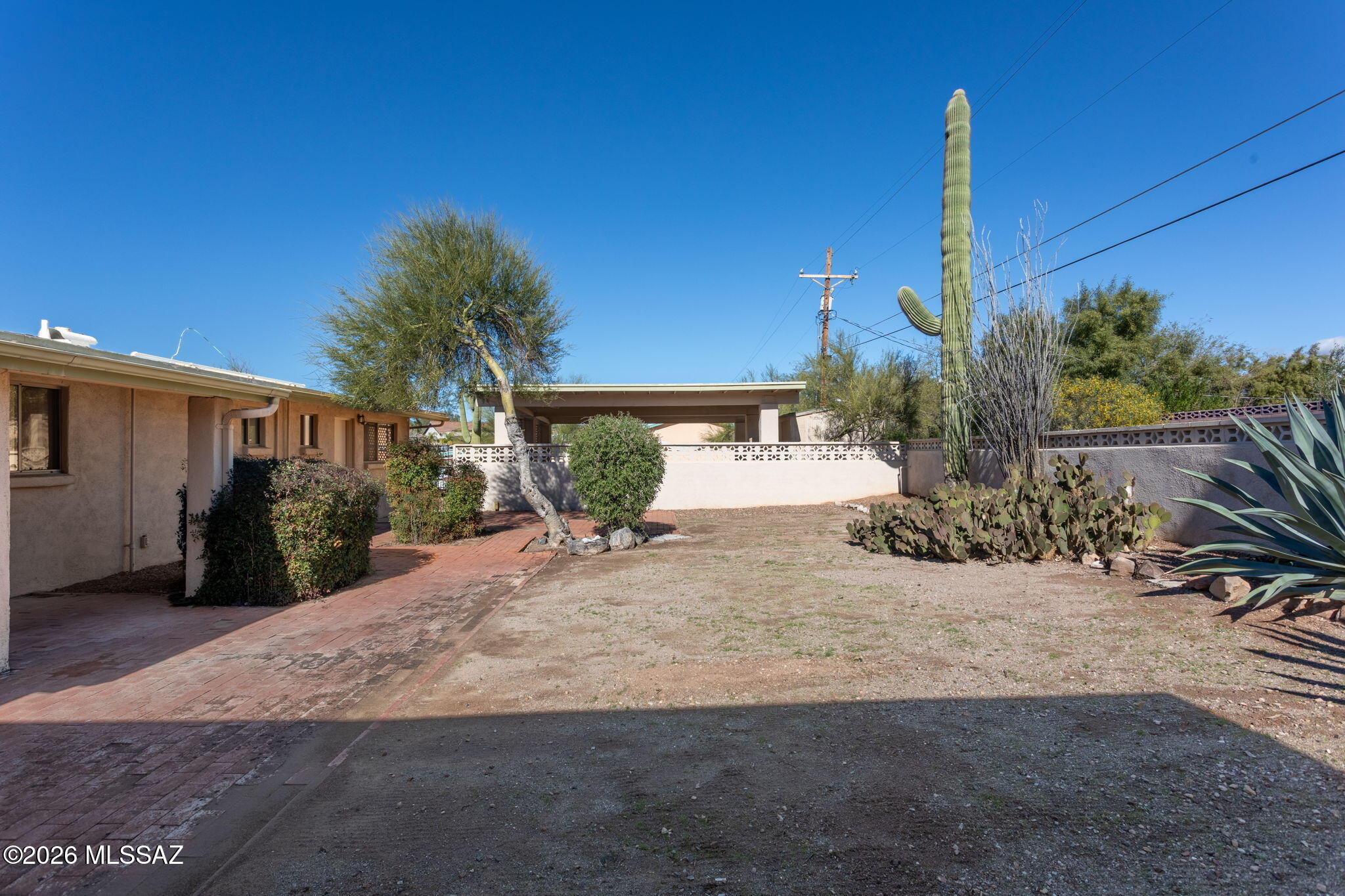 1402 N Camino Miraflores