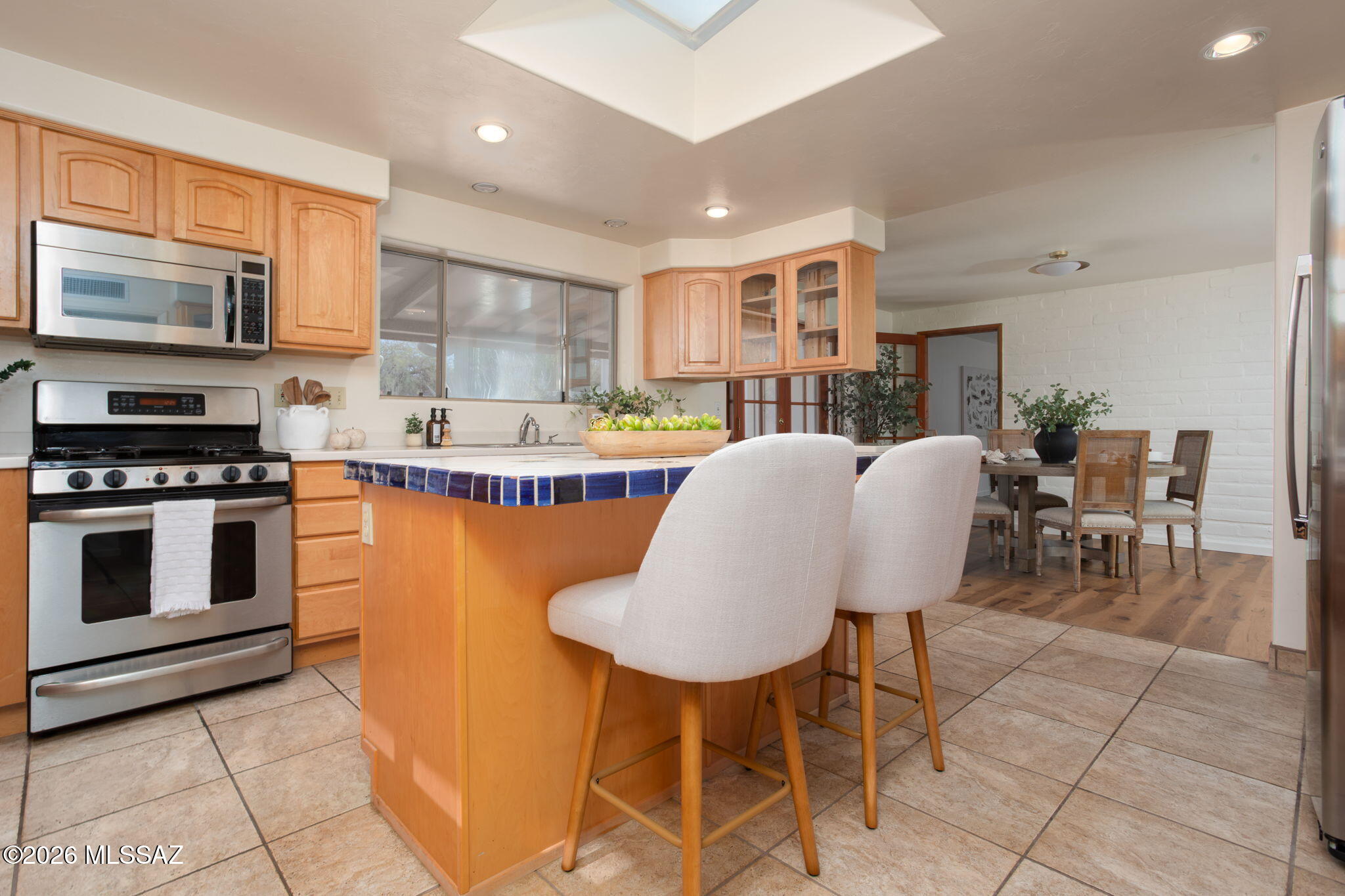 1402 N Camino Miraflores