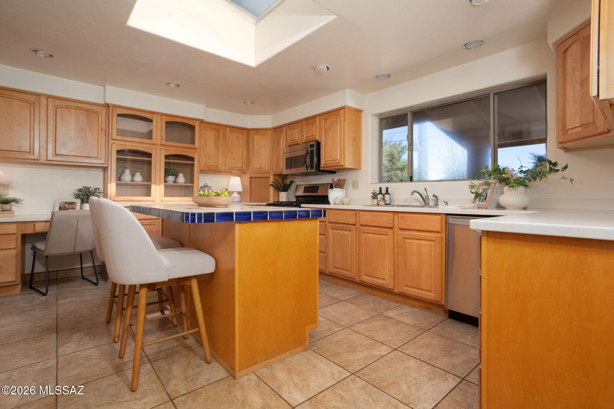 1402 N Camino Miraflores