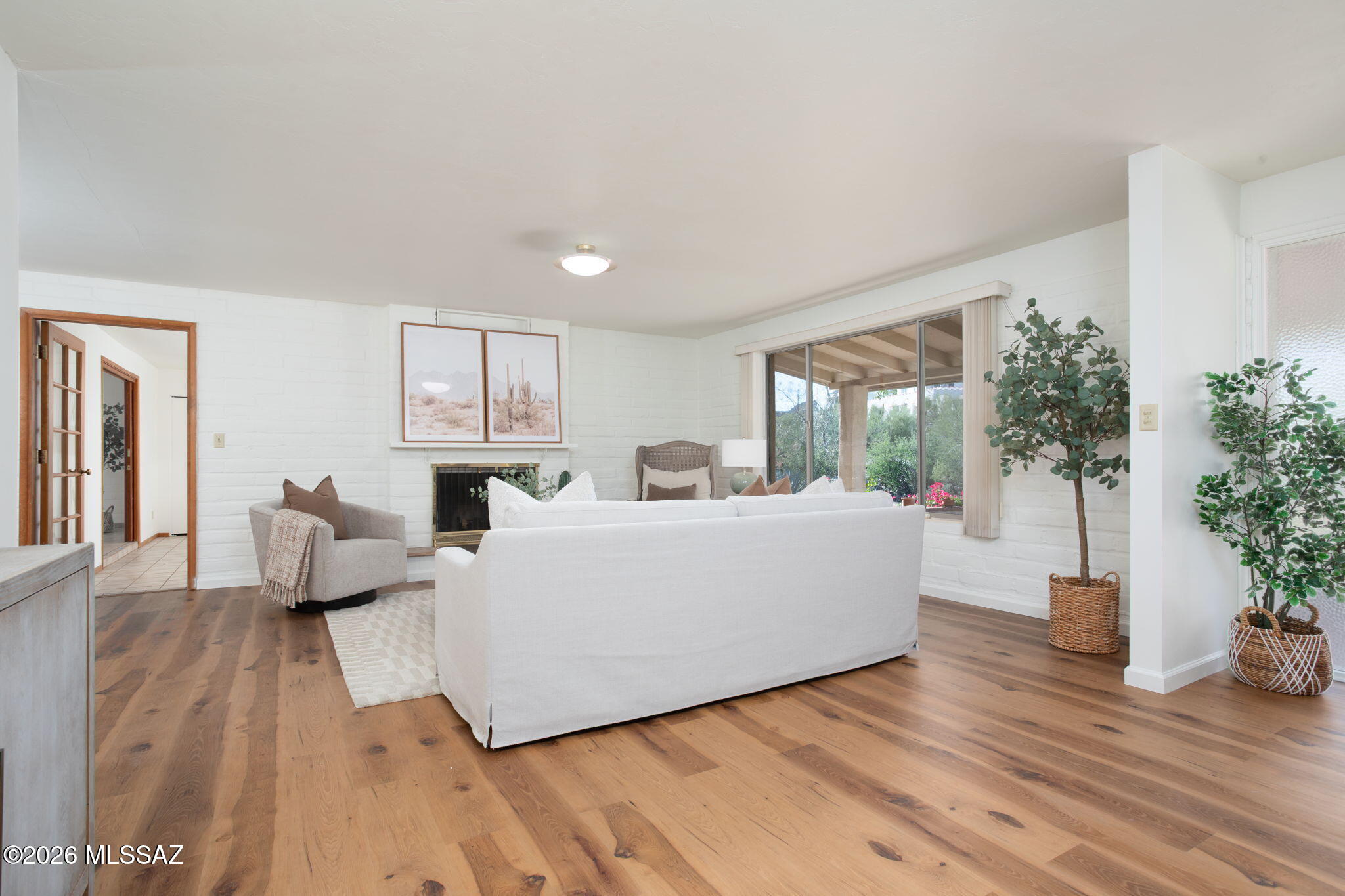 1402 N Camino Miraflores