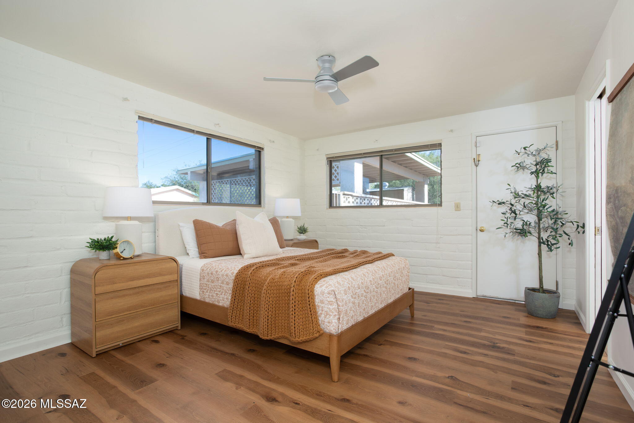 1402 N Camino Miraflores