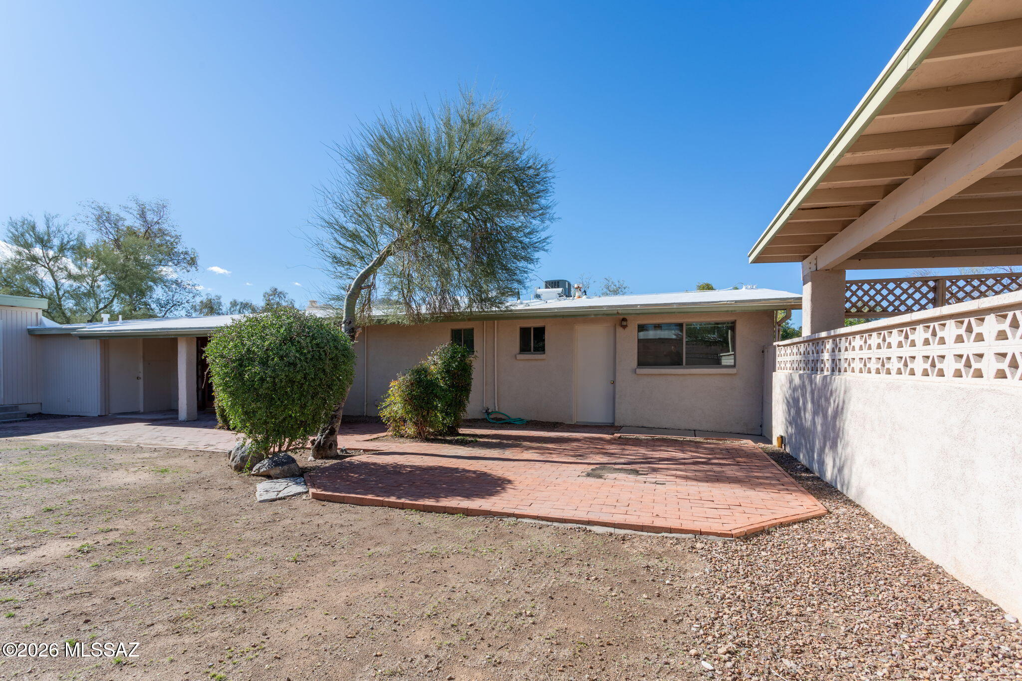 1402 N Camino Miraflores
