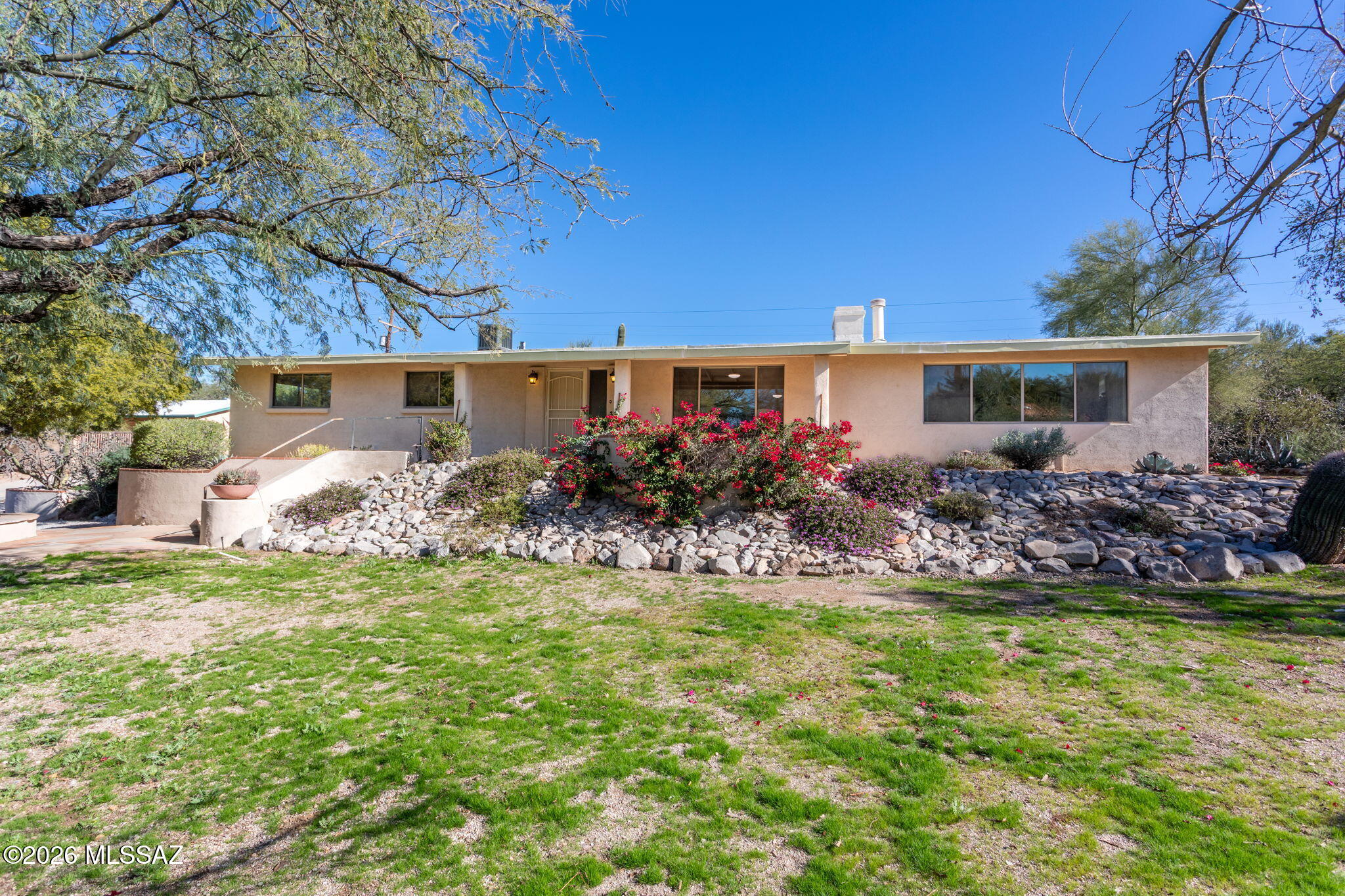1402 N Camino Miraflores