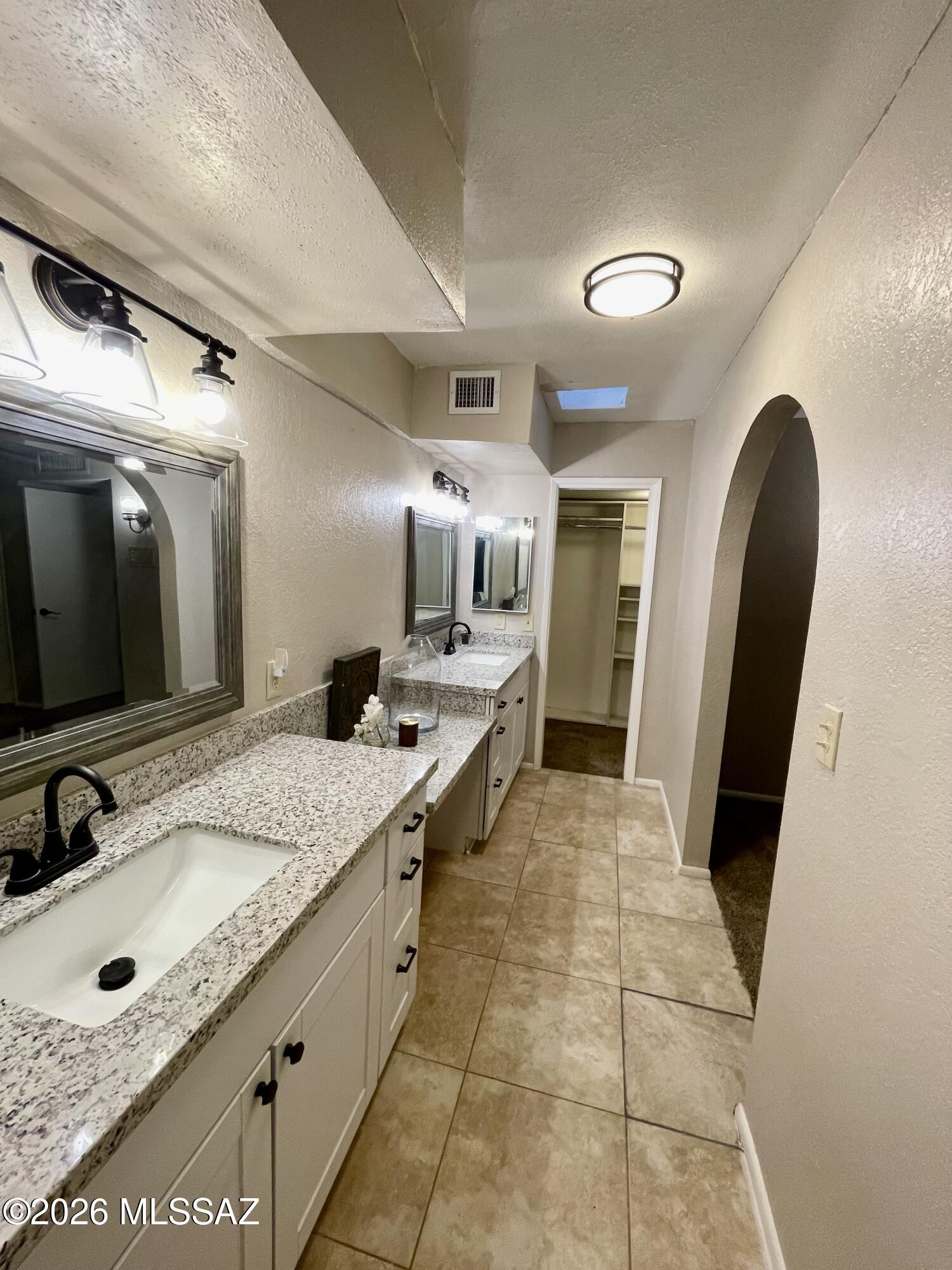 2434 N Shade Tree Circle