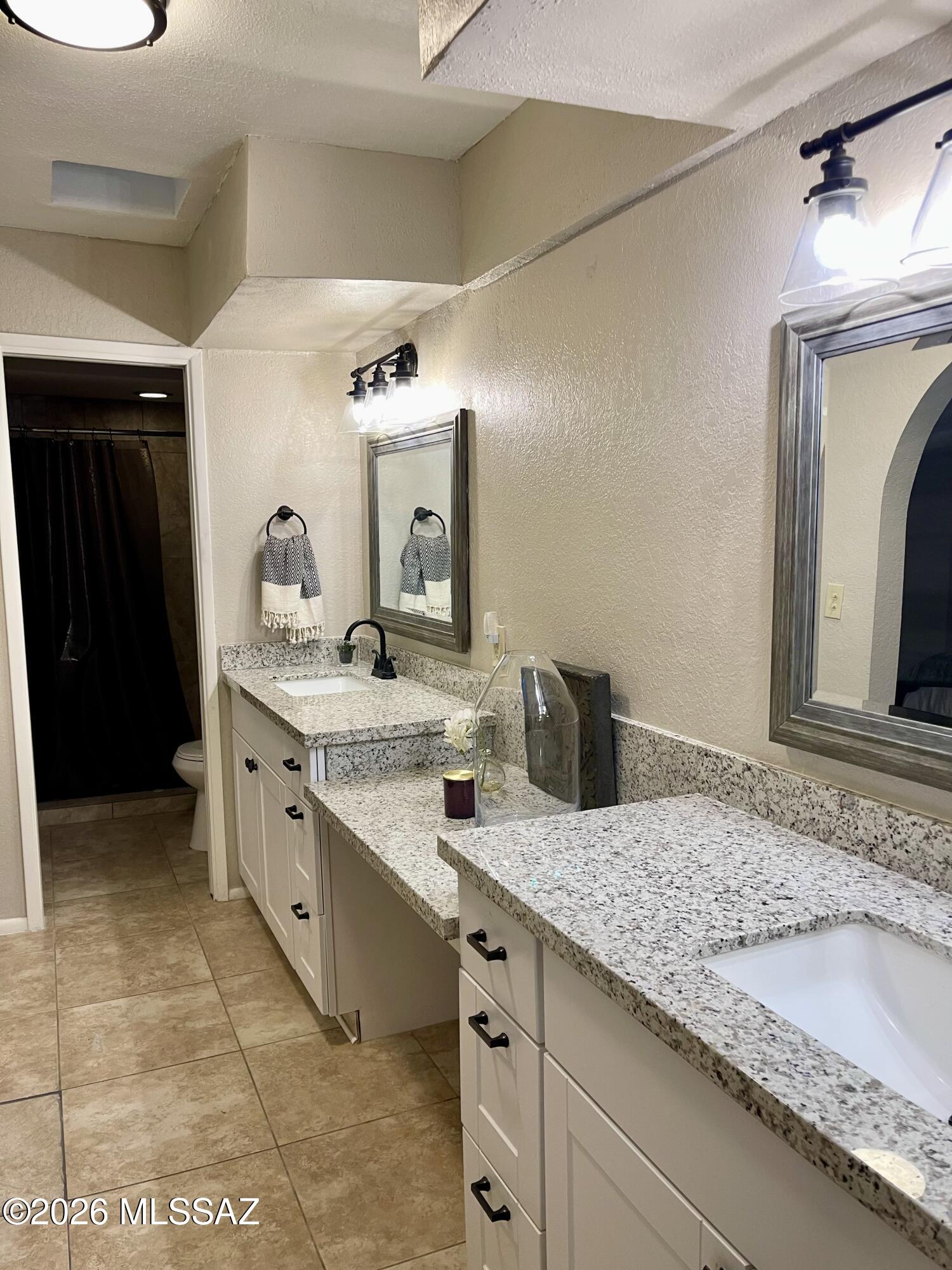 2434 N Shade Tree Circle
