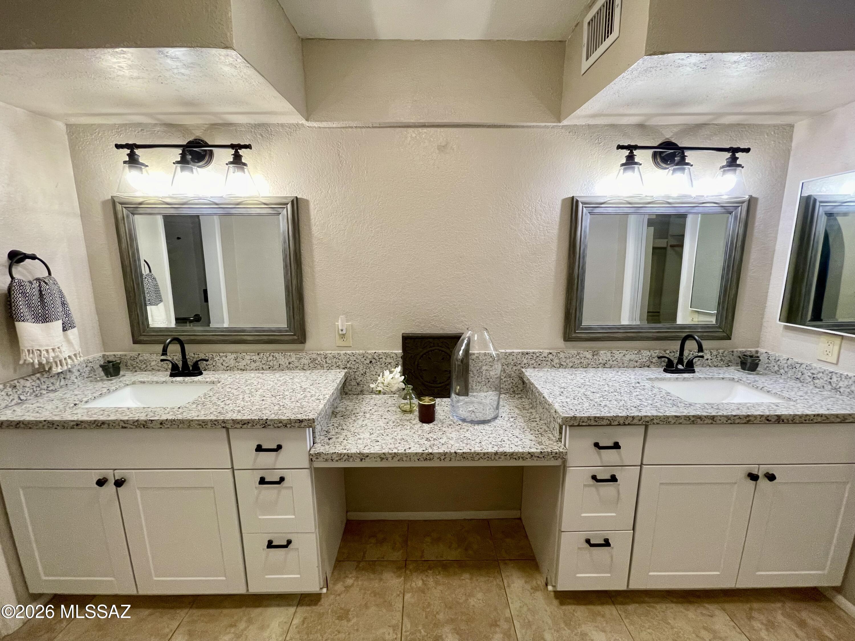 2434 N Shade Tree Circle