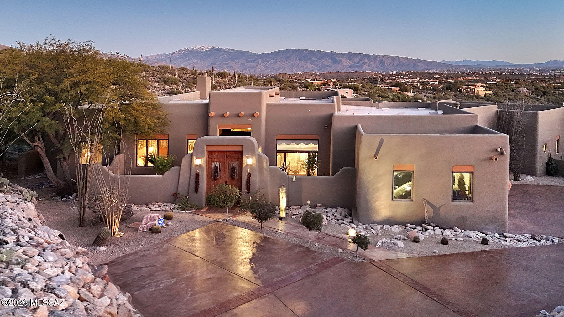 6080 N Paseo Valdear