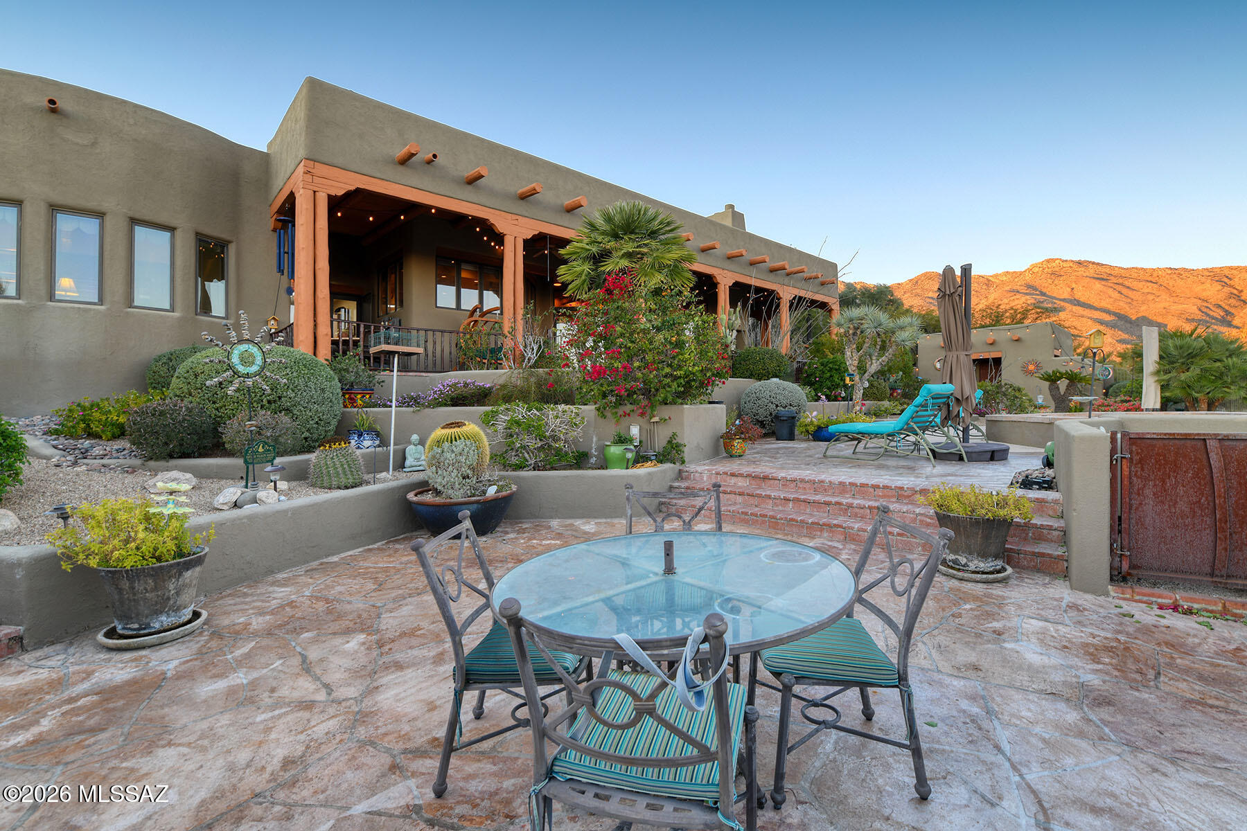 6080 N Paseo Valdear