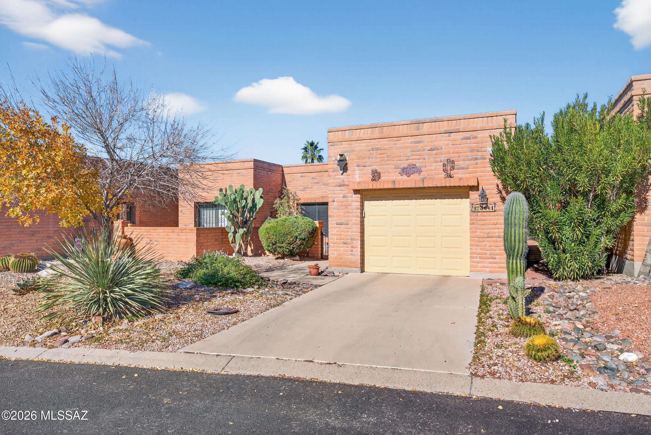 8641 N Candlewood Loop