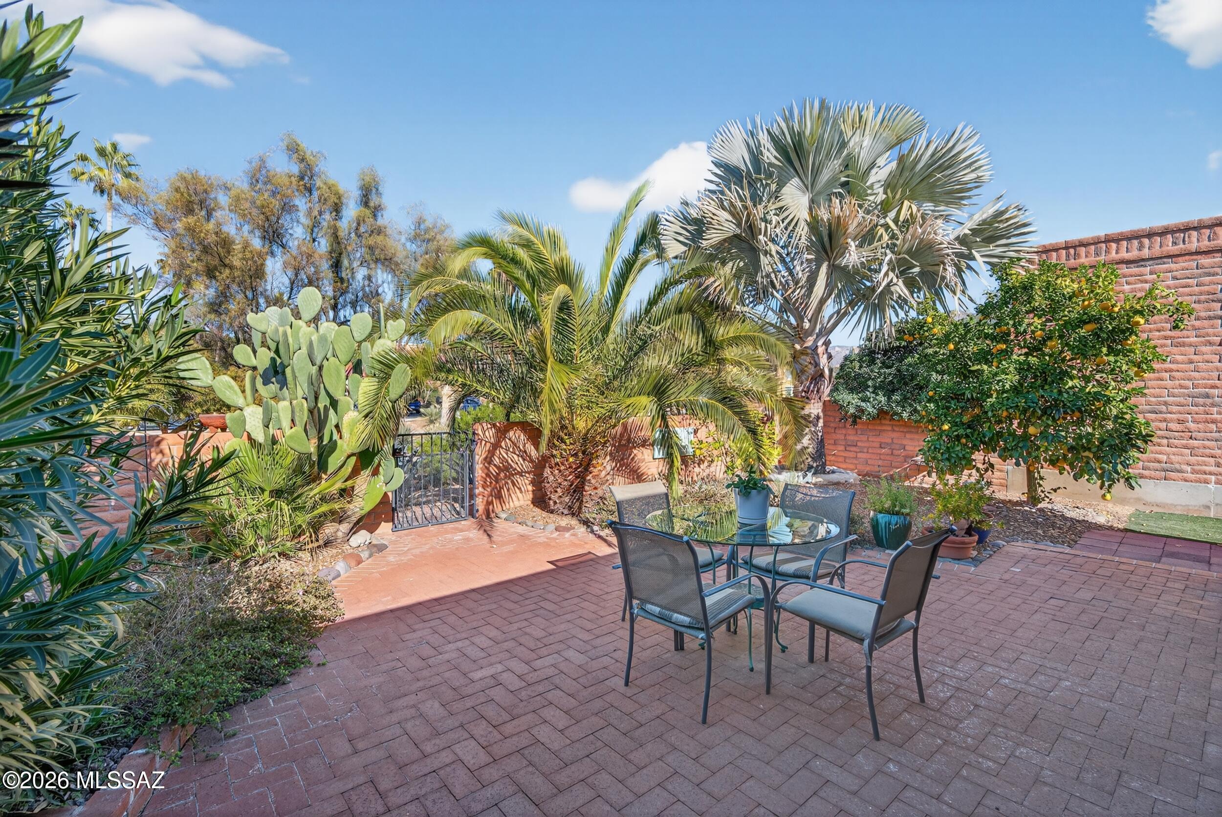 8641 N Candlewood Loop