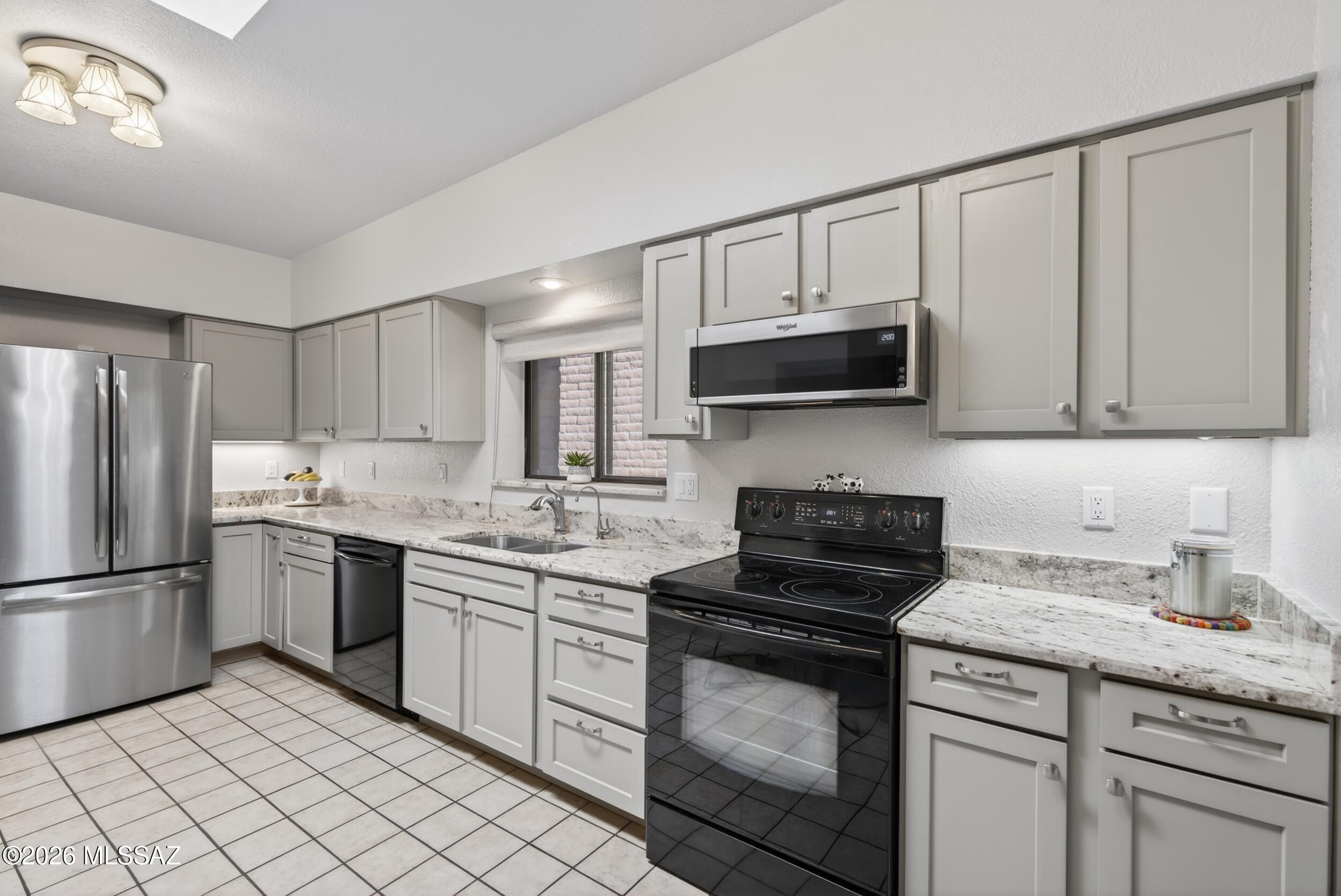 8641 N Candlewood Loop
