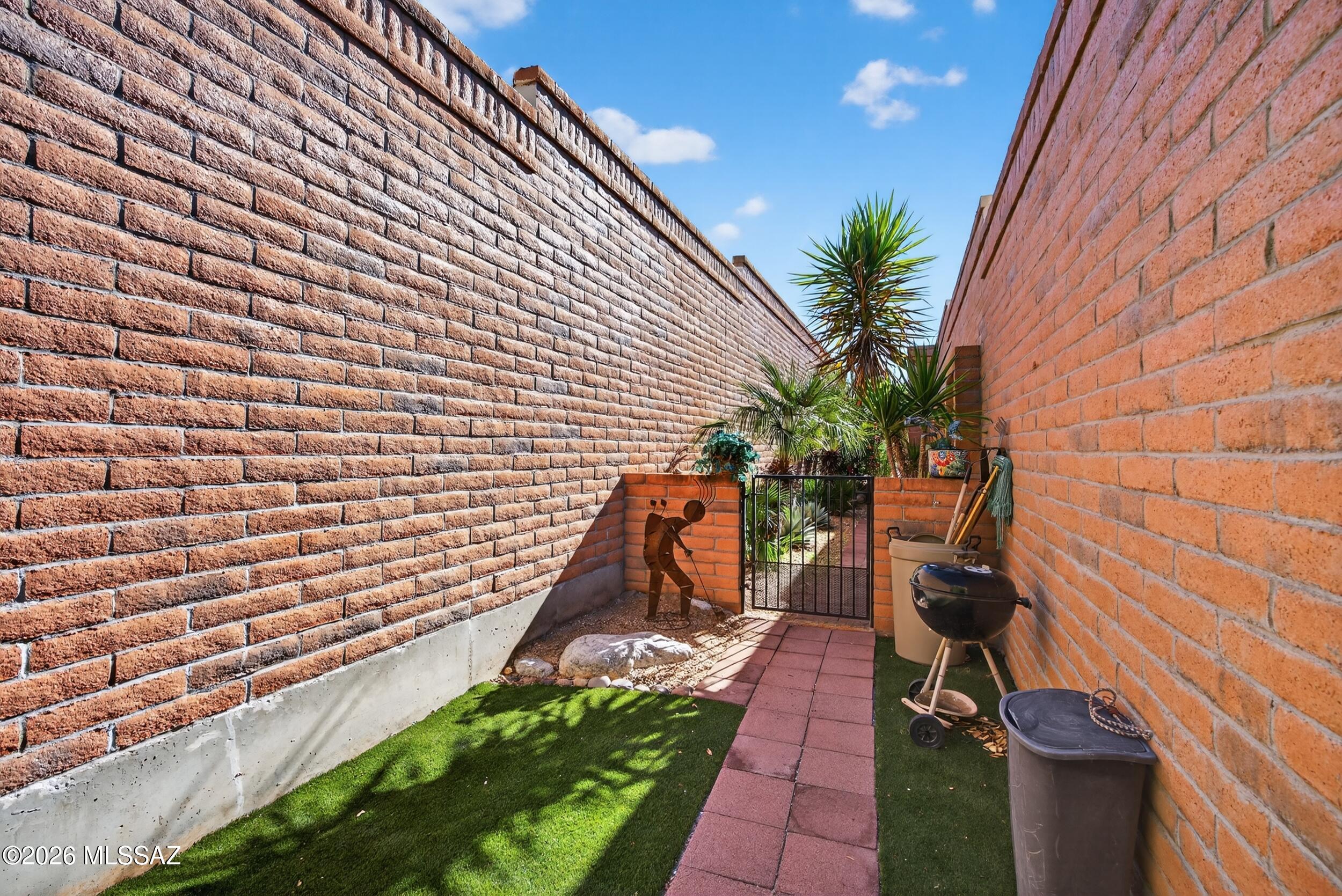 8641 N Candlewood Loop