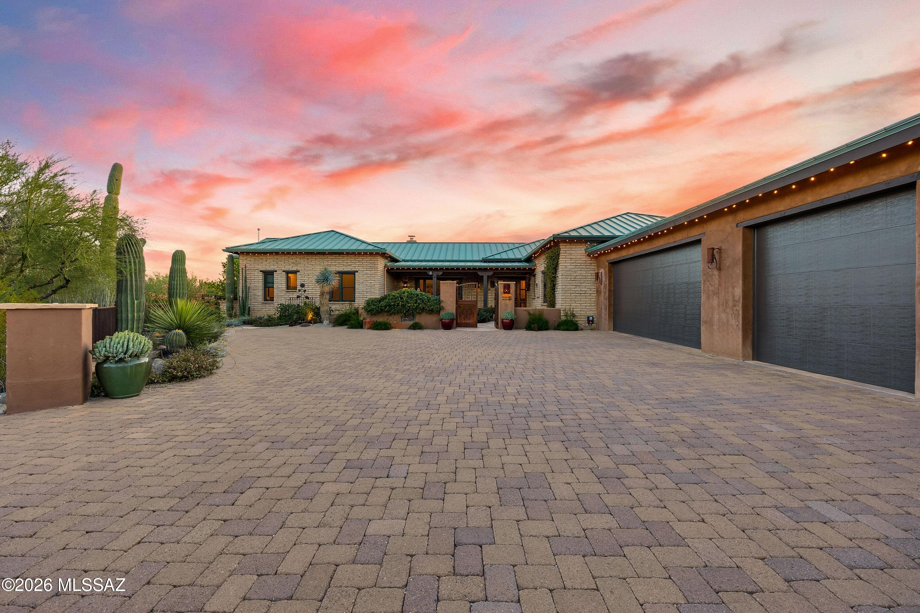 5705 N Lady Lane