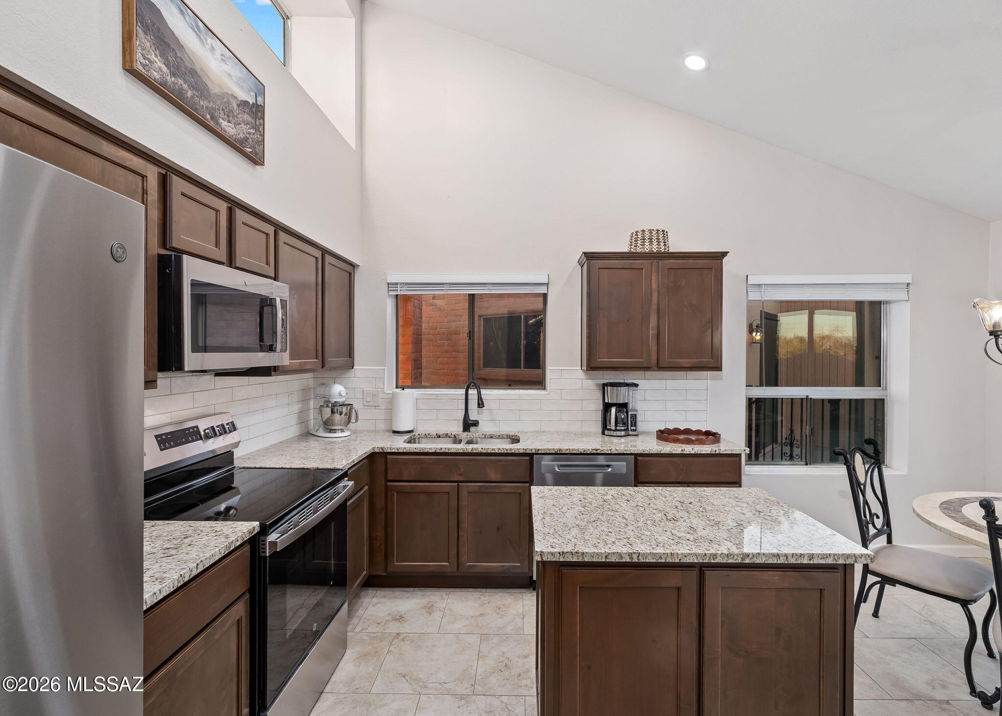 2742 S Via Del Bac