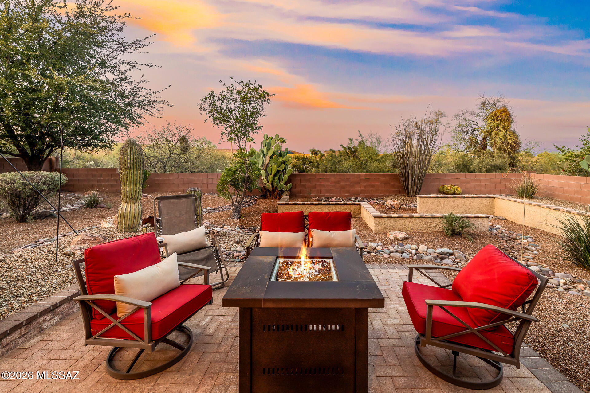 852 W Mountain Stone Drive