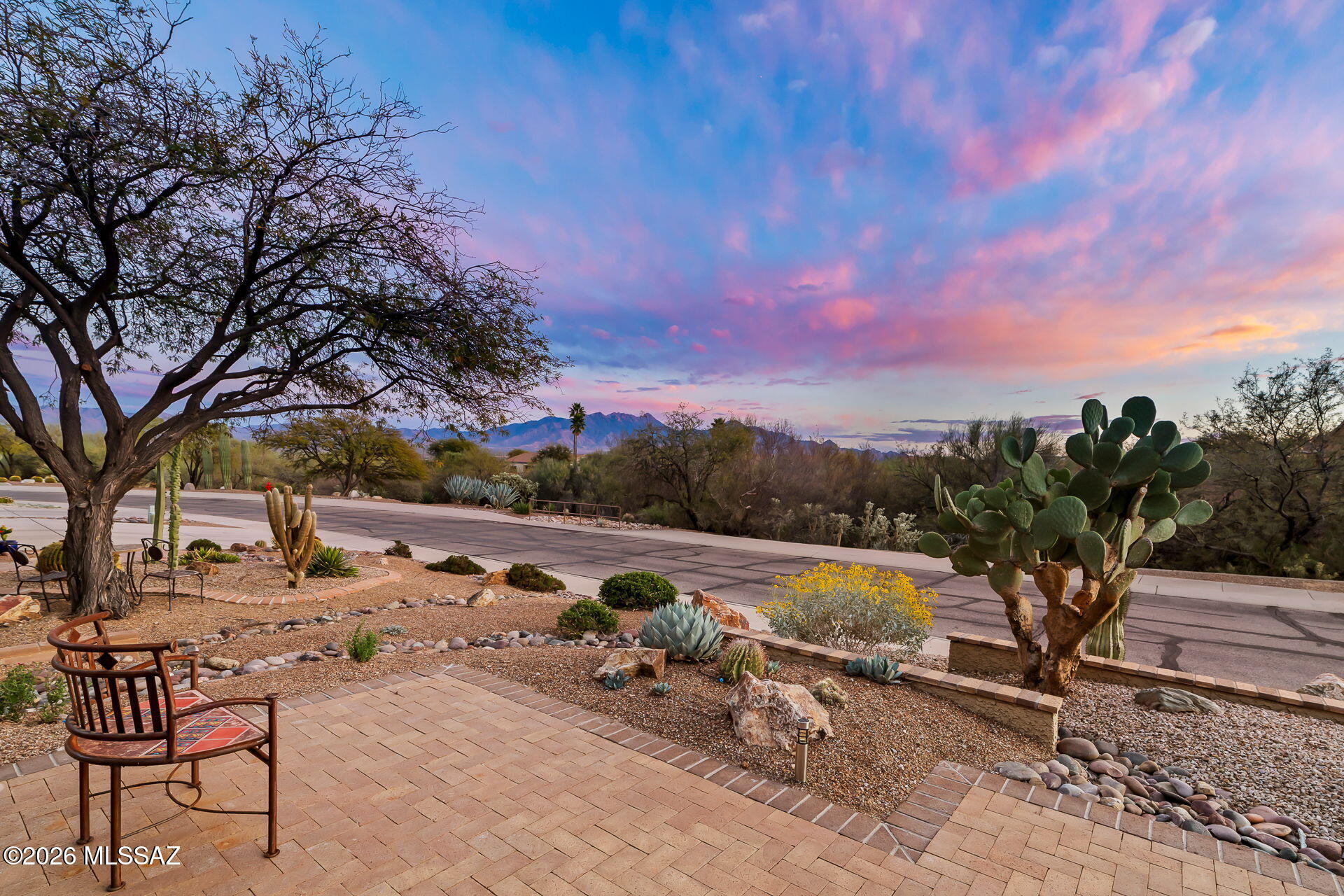 852 W Mountain Stone Drive