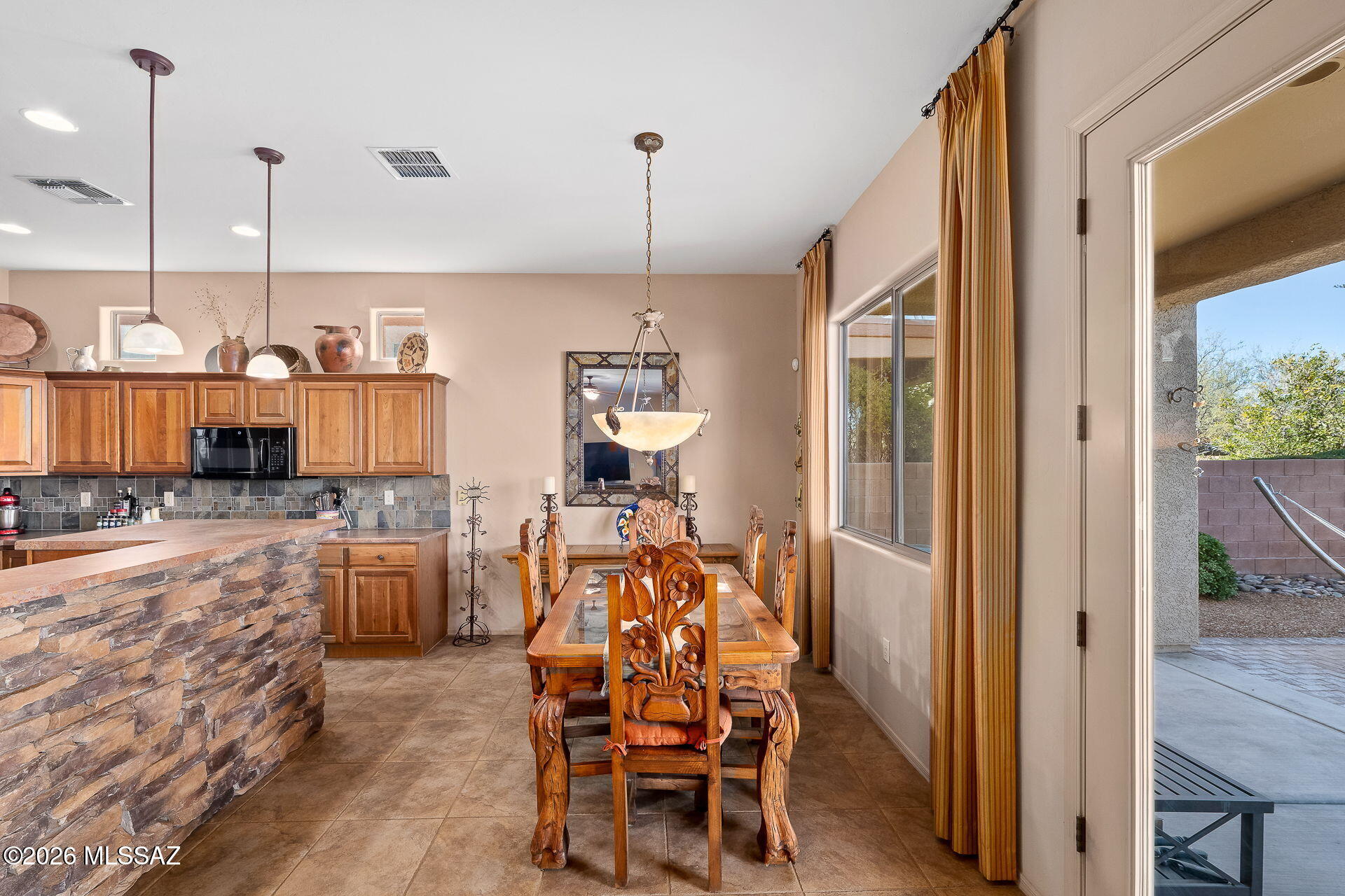 852 W Mountain Stone Drive
