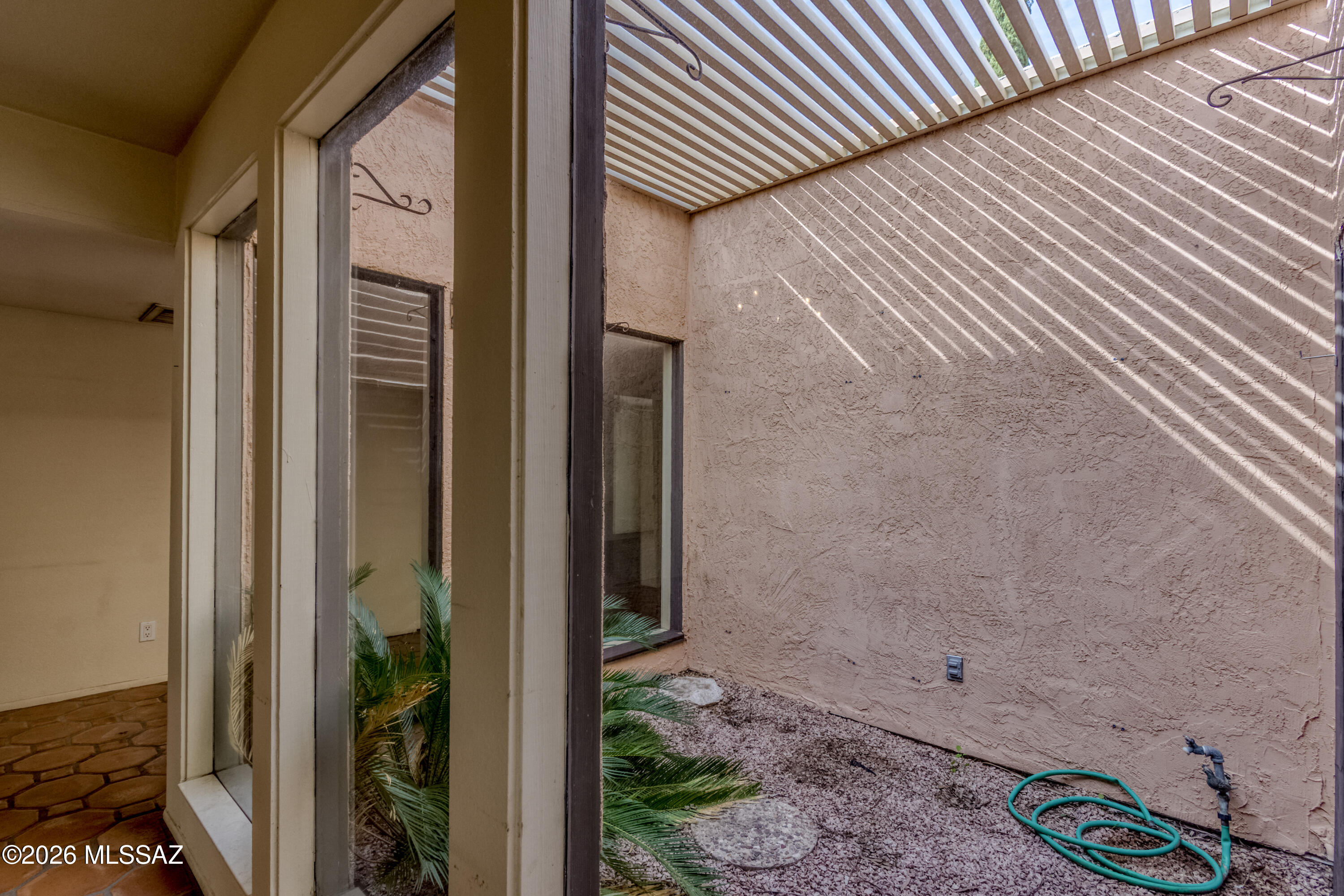 5922 N Placita Del Conde