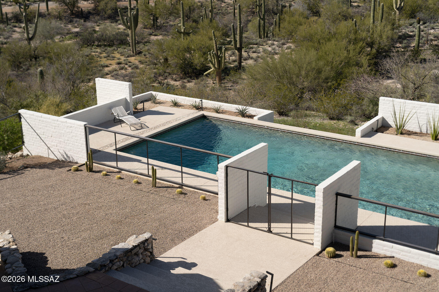 2801 E Camino Norberto