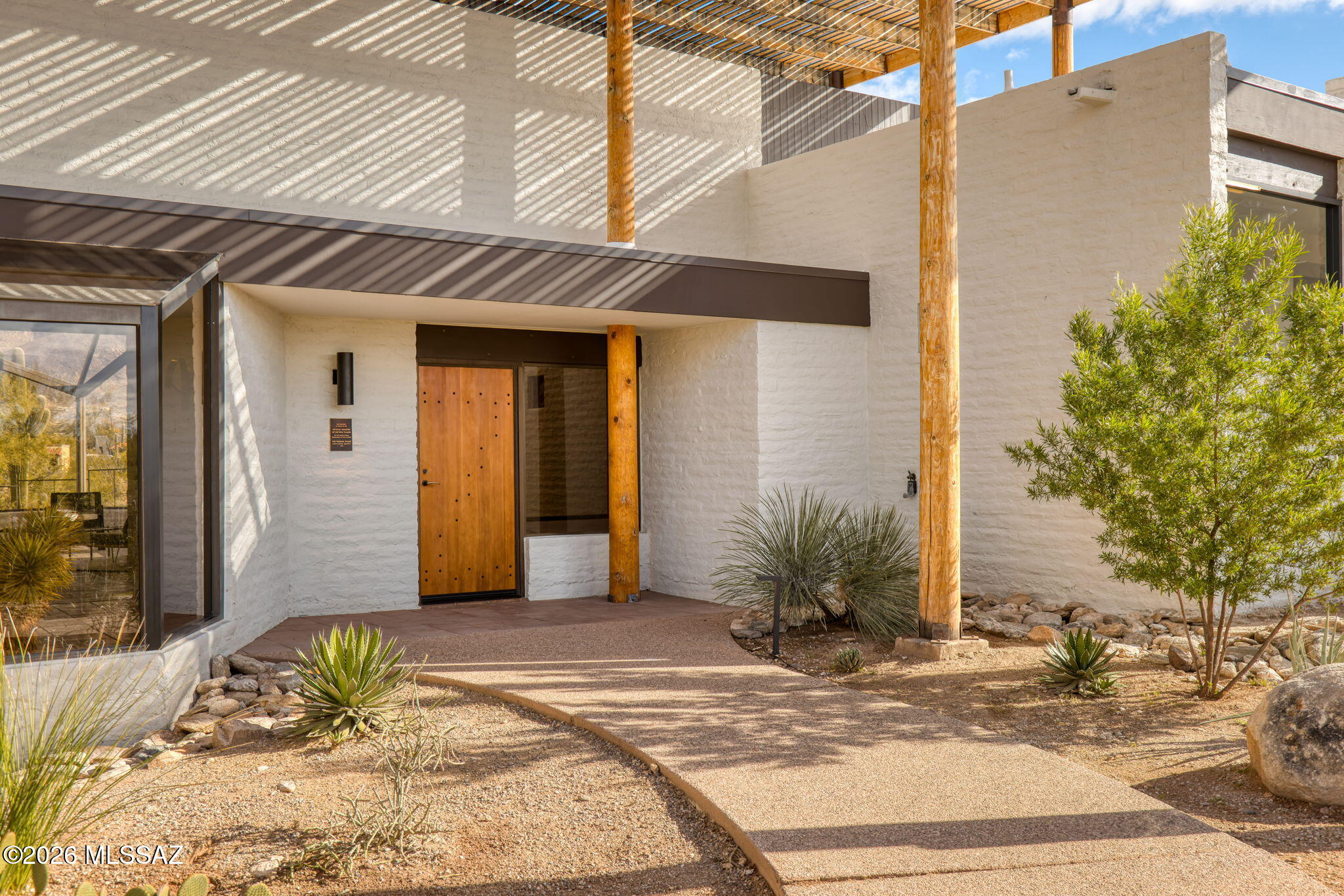 2801 E Camino Norberto