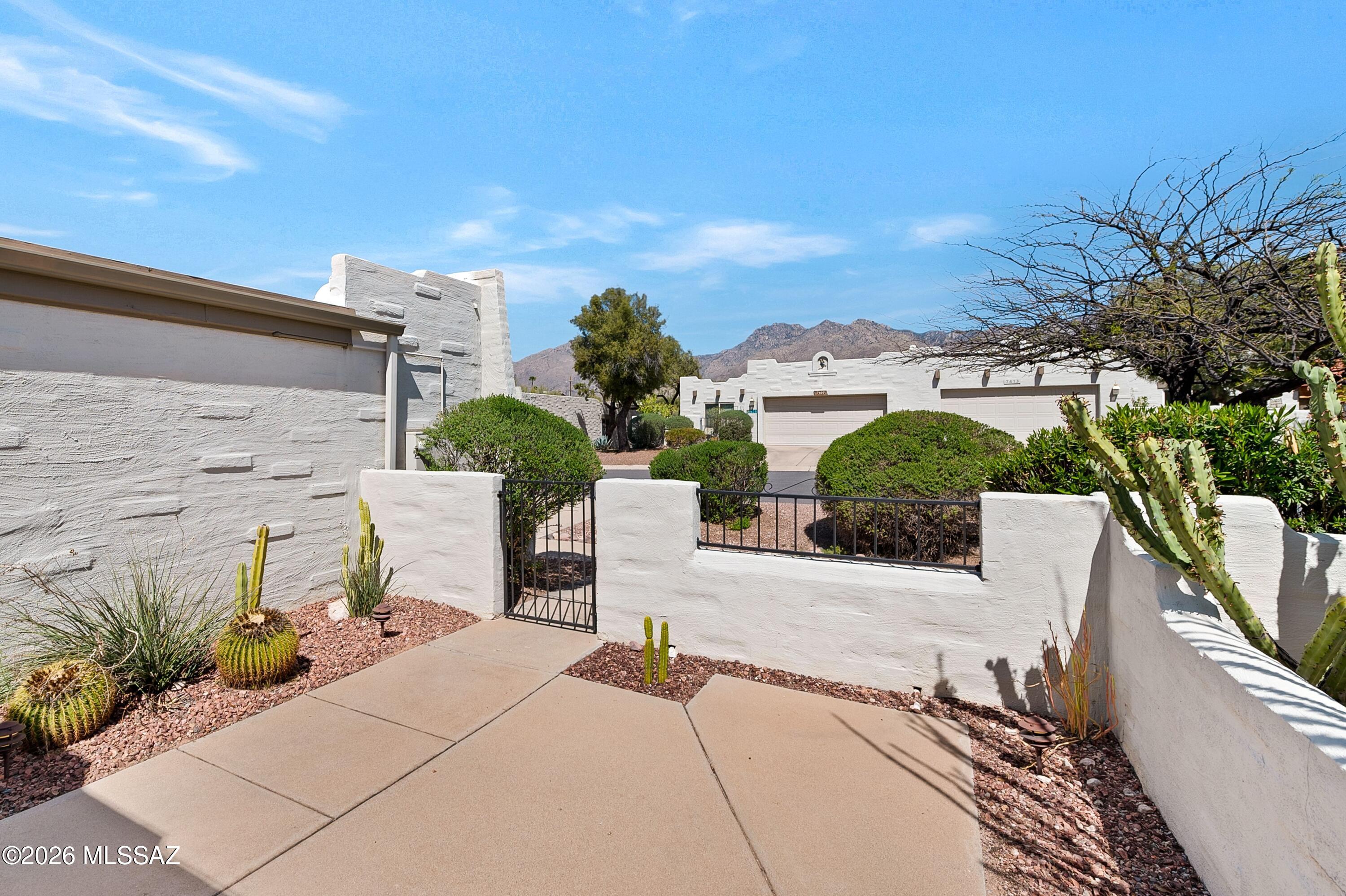 7408 E Wandering Road