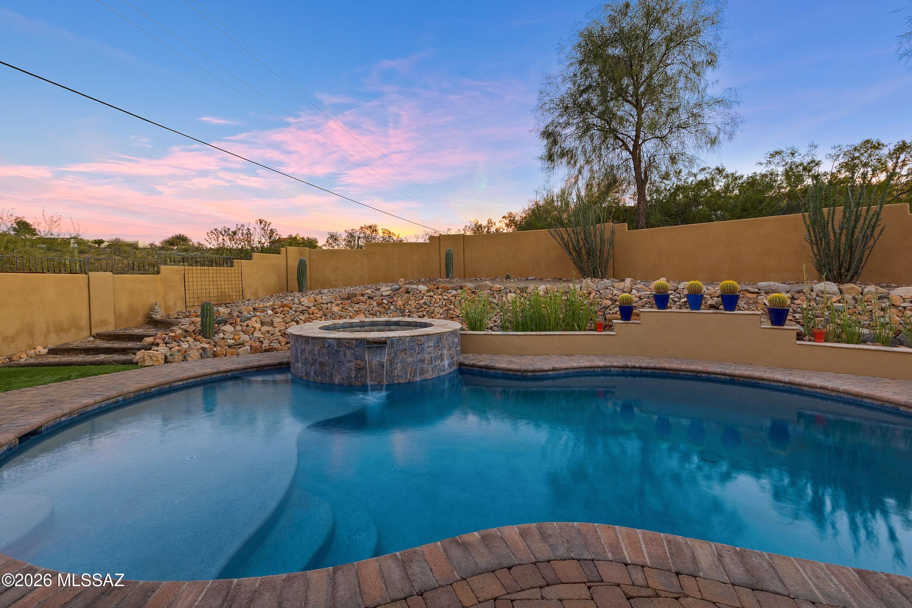 4595 N Paseo Del Sueno