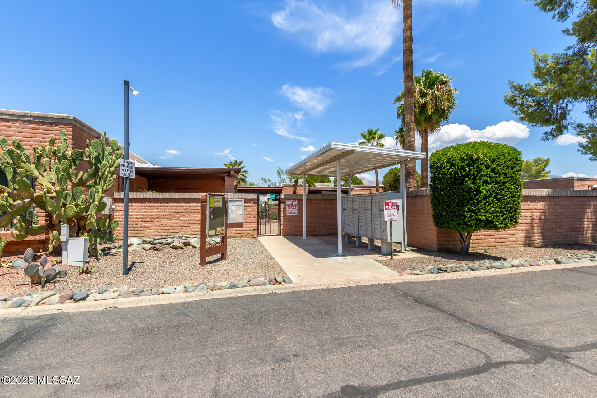 288 E Root Way