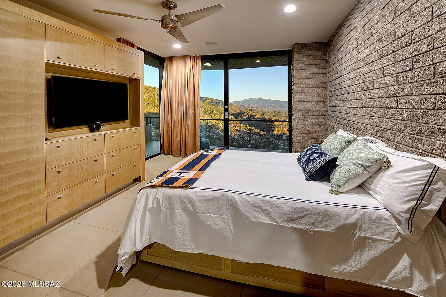 6830 N Hole-In-The-Wall Way