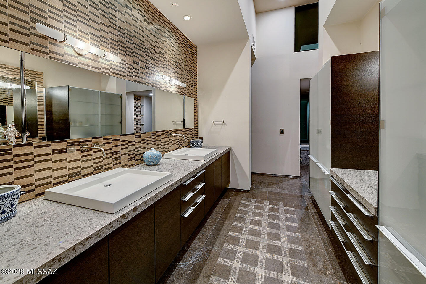6830 N Hole-In-The-Wall Way