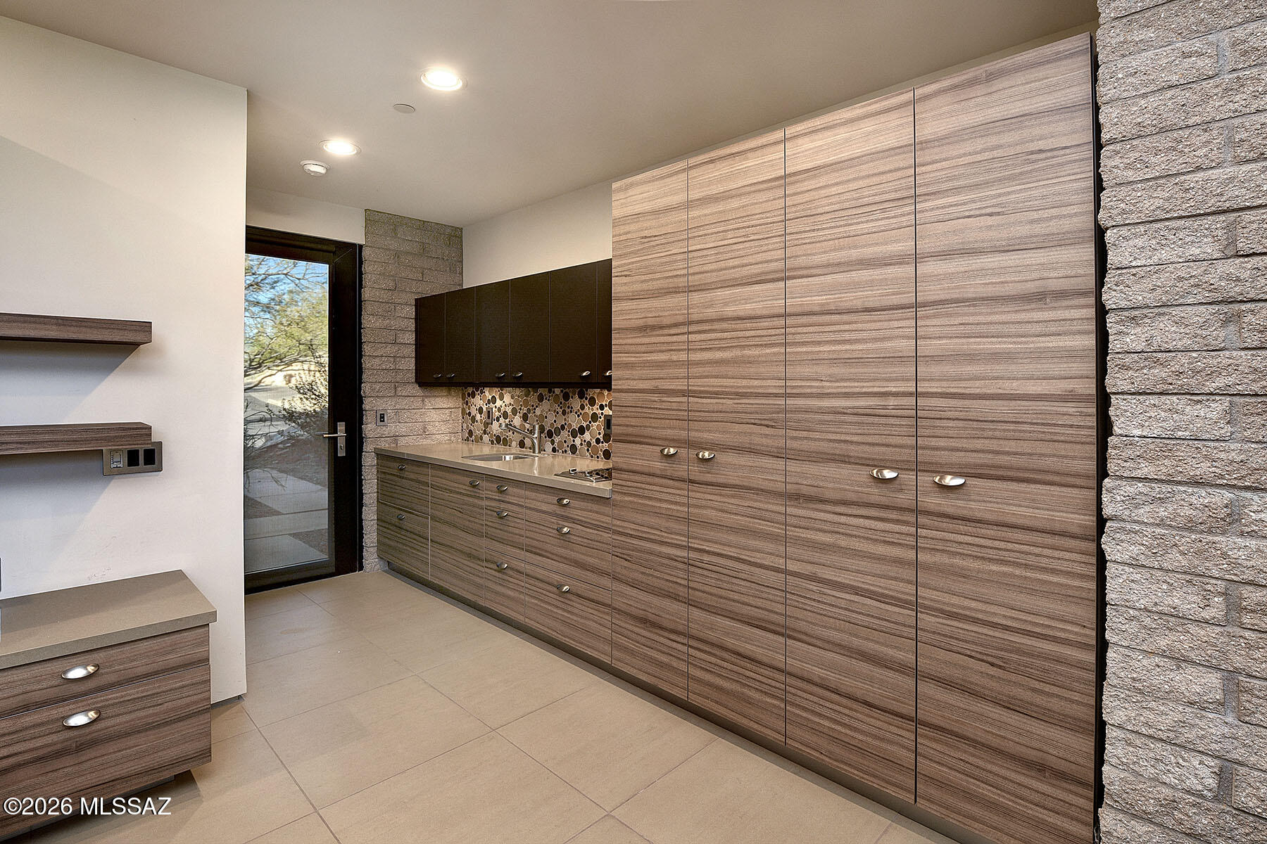 6830 N Hole-In-The-Wall Way