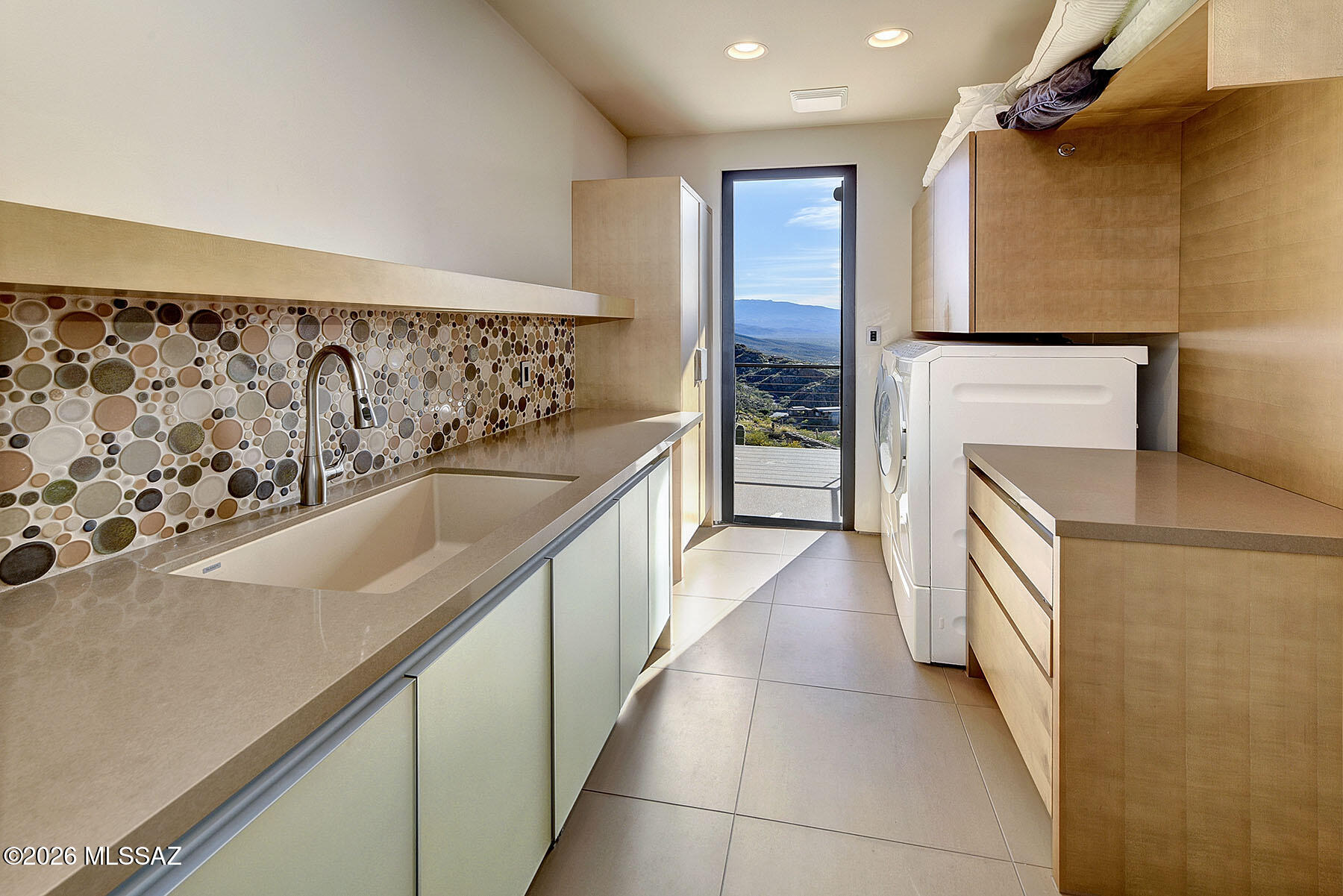 6830 N Hole-In-The-Wall Way