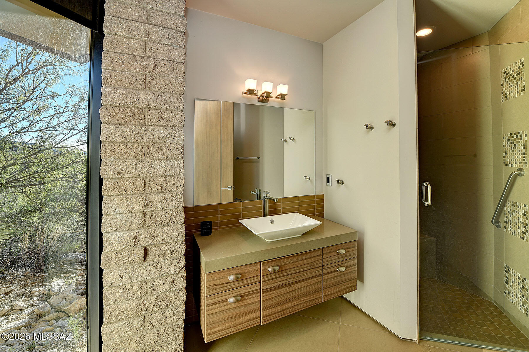 6830 N Hole-In-The-Wall Way