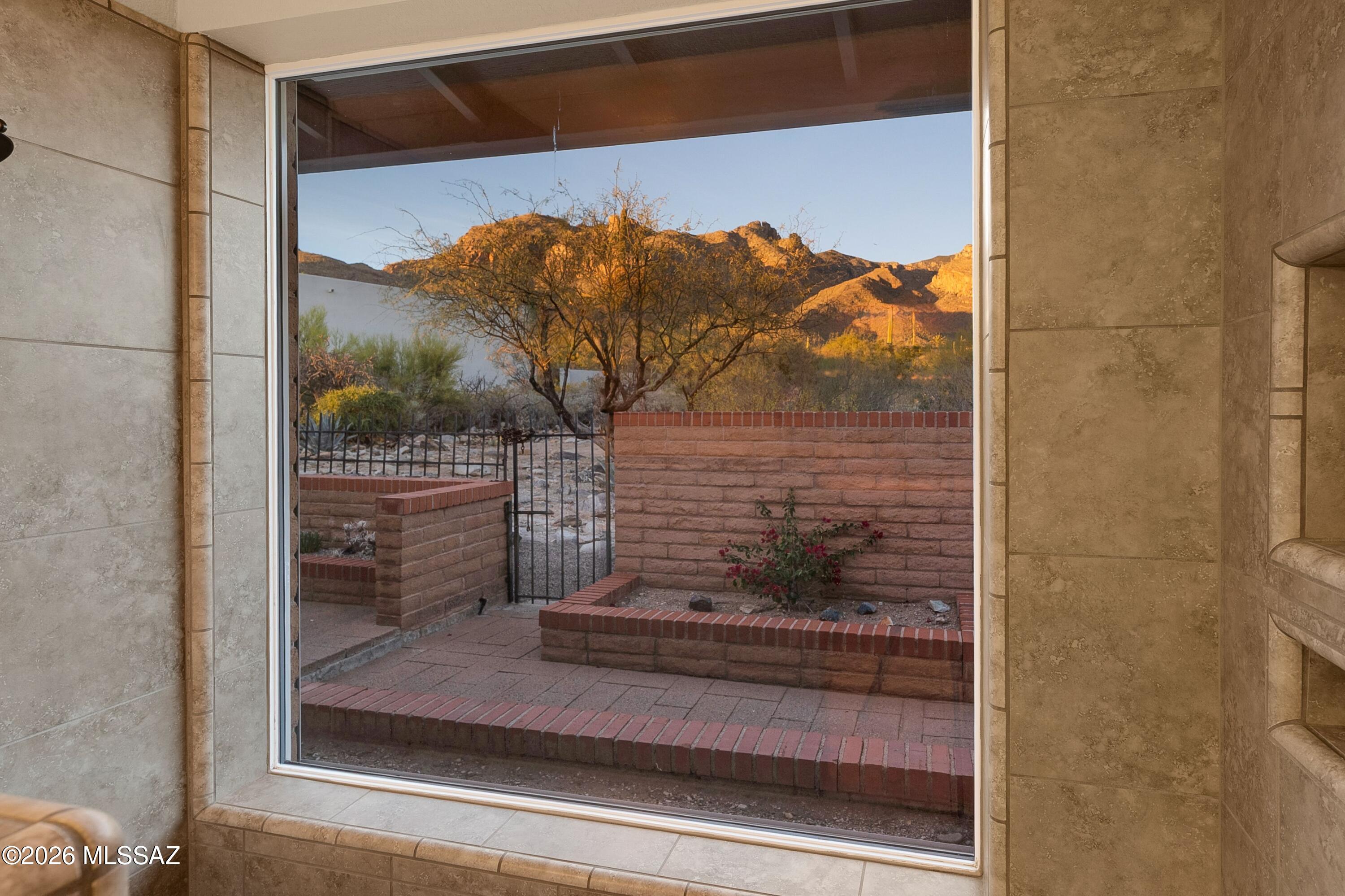 7112 N Chimney Rock Place