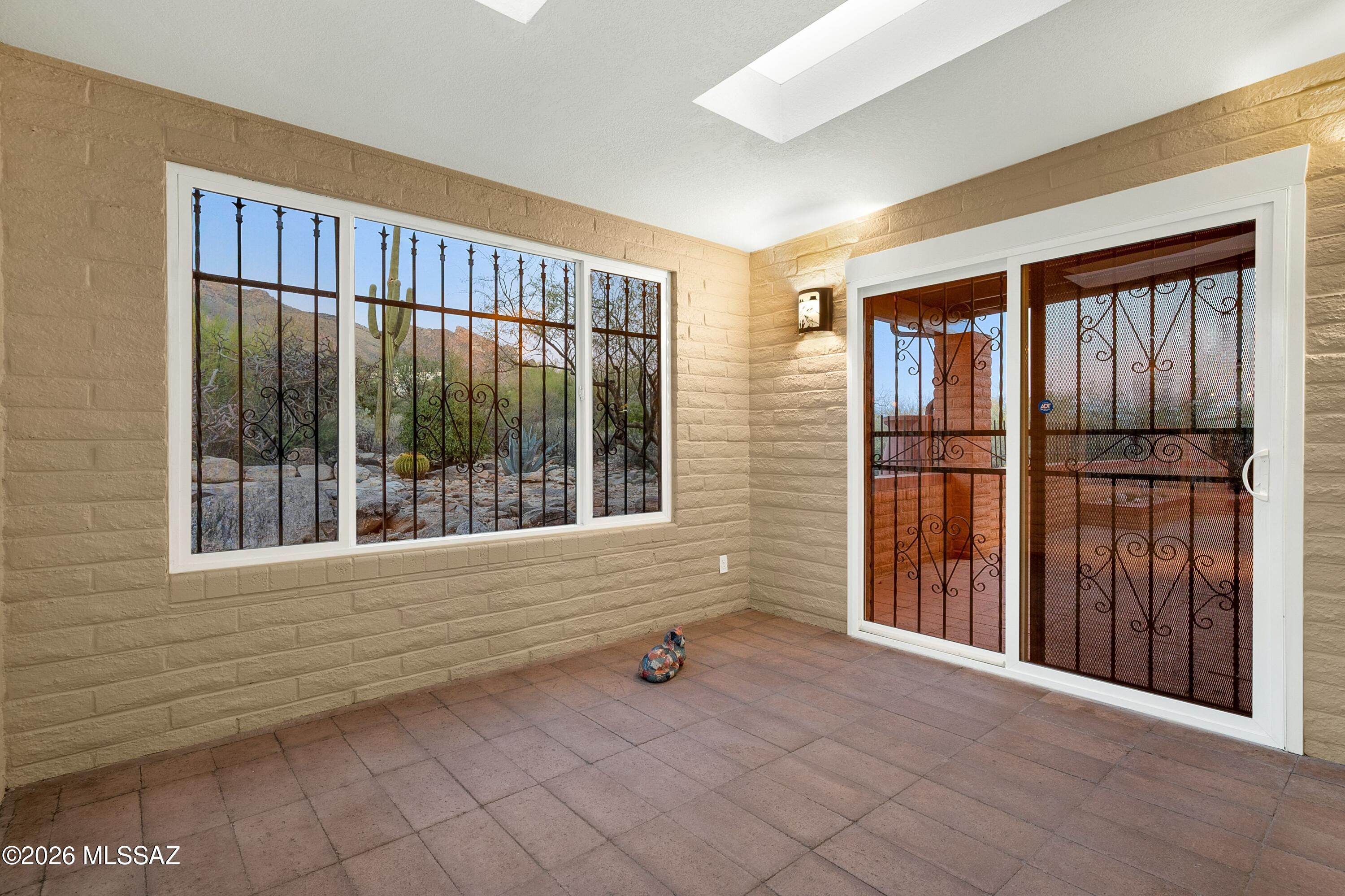 7112 N Chimney Rock Place