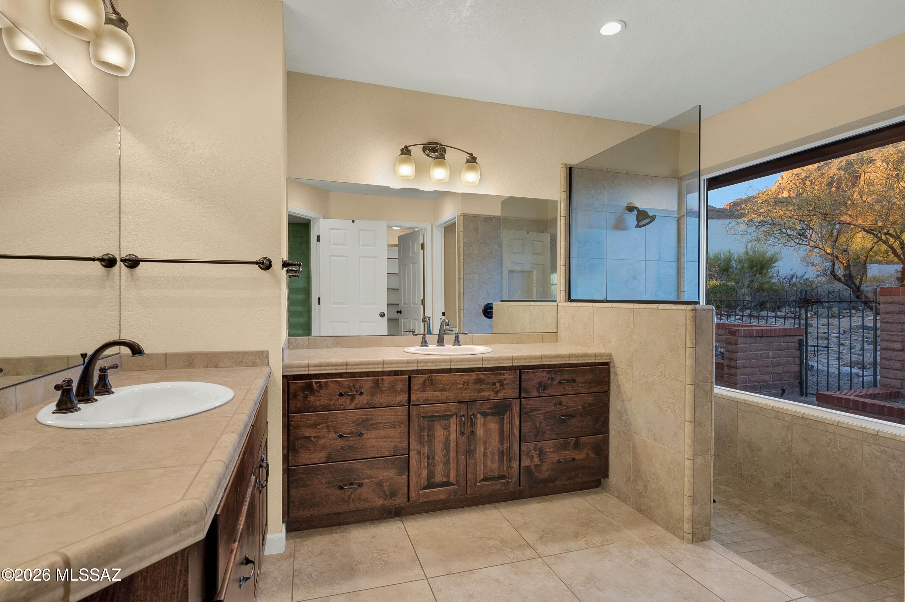 7112 N Chimney Rock Place