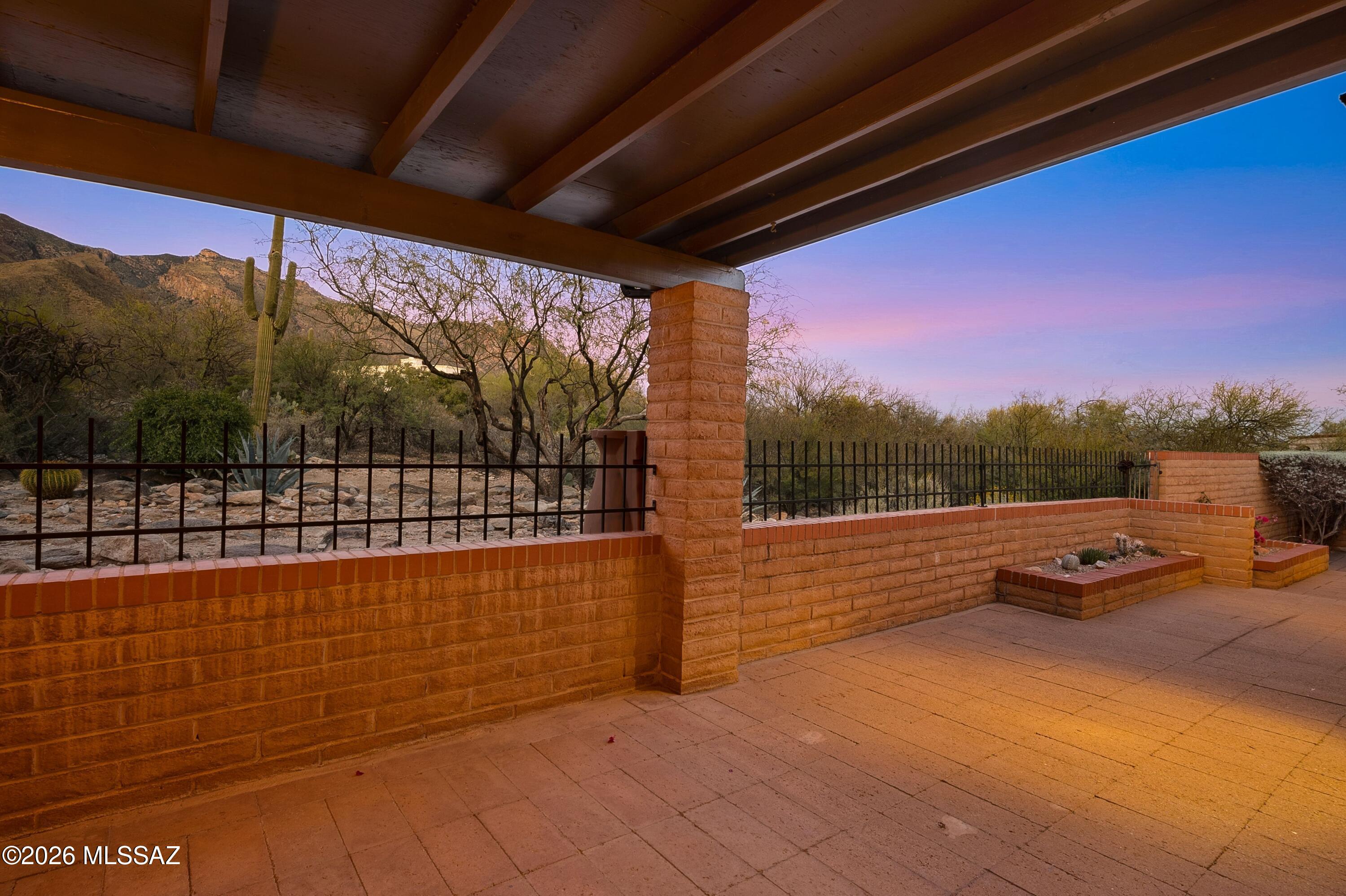 7112 N Chimney Rock Place