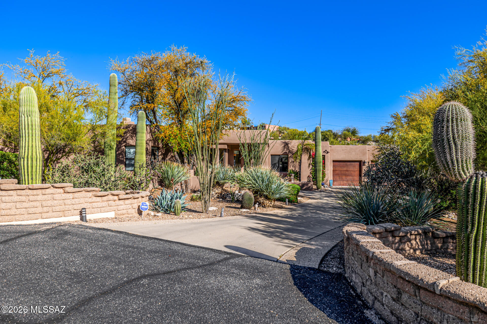 7050 N Via Sierra Del Sol