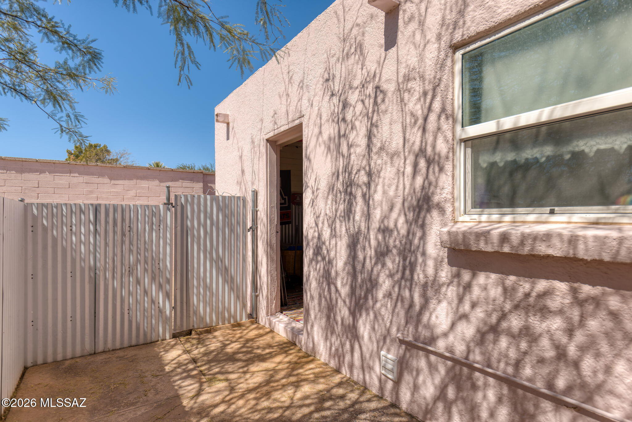 2936 E Edison Street