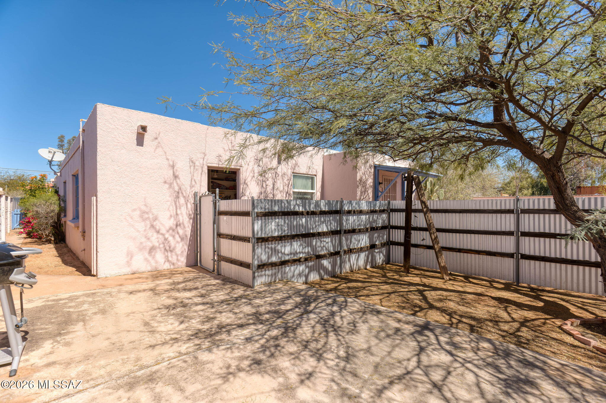 2936 E Edison Street