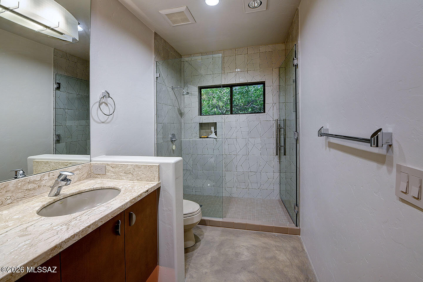 2004 E Desert Garden Drive