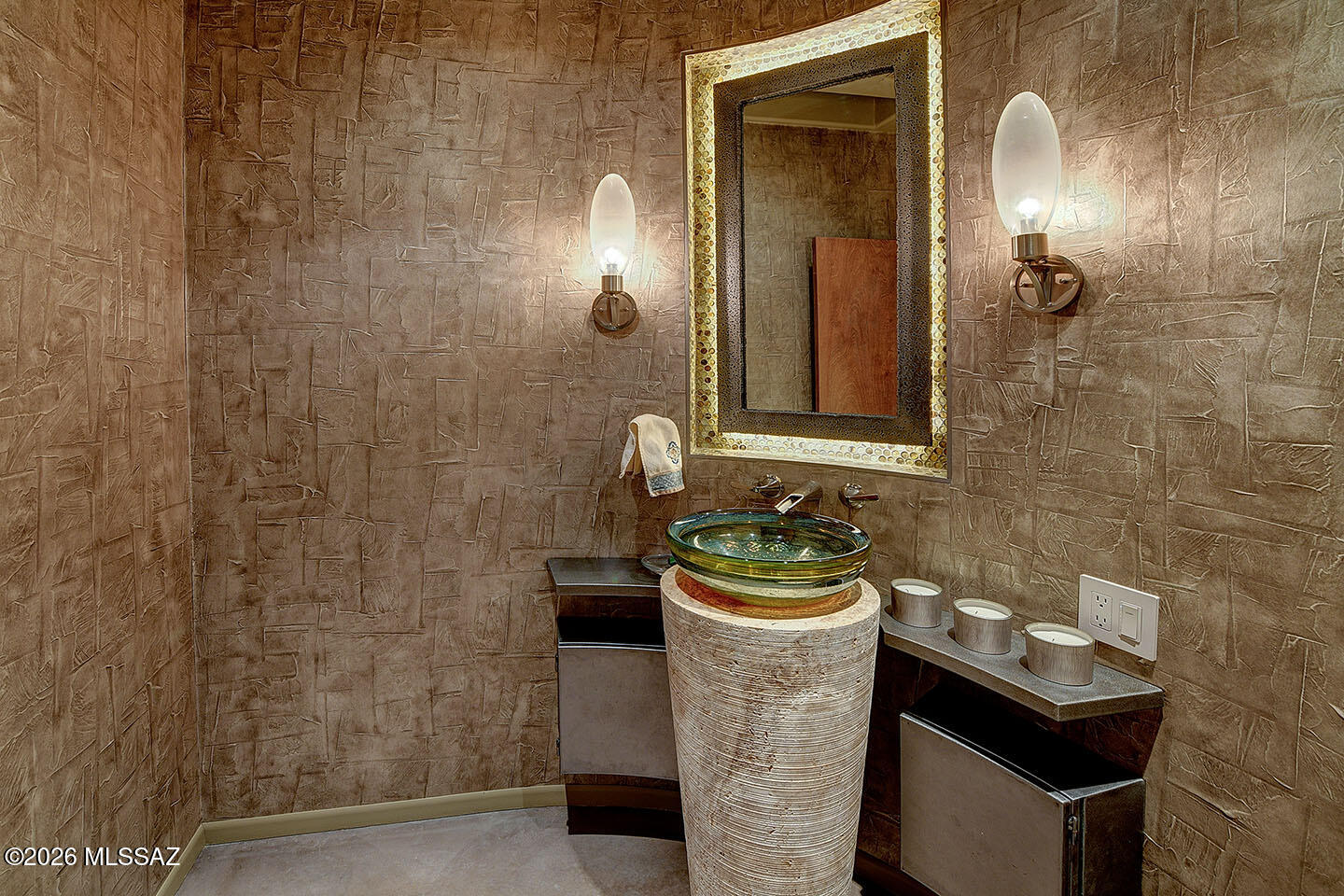2004 E Desert Garden Drive