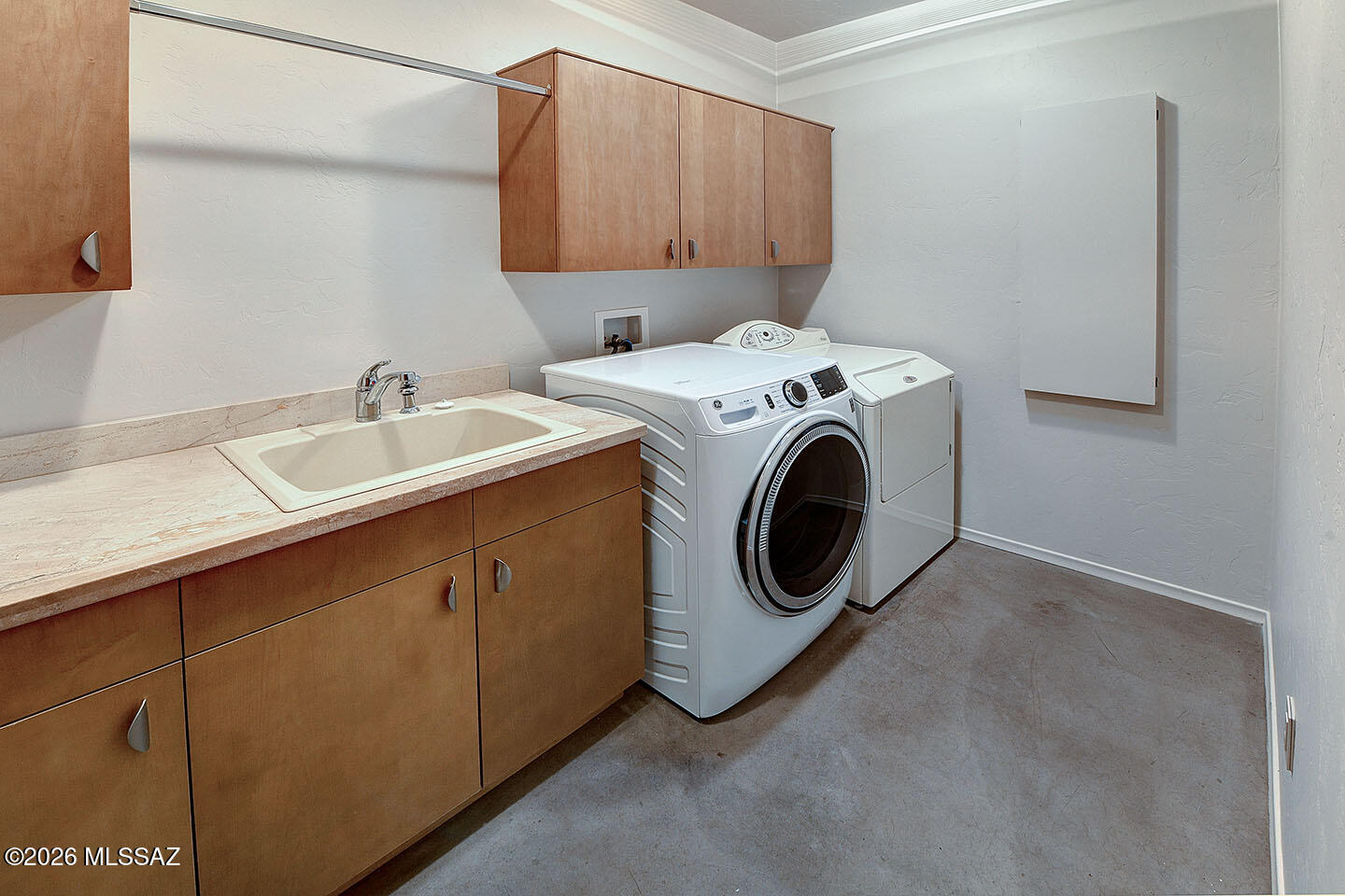 2004 E Desert Garden Drive