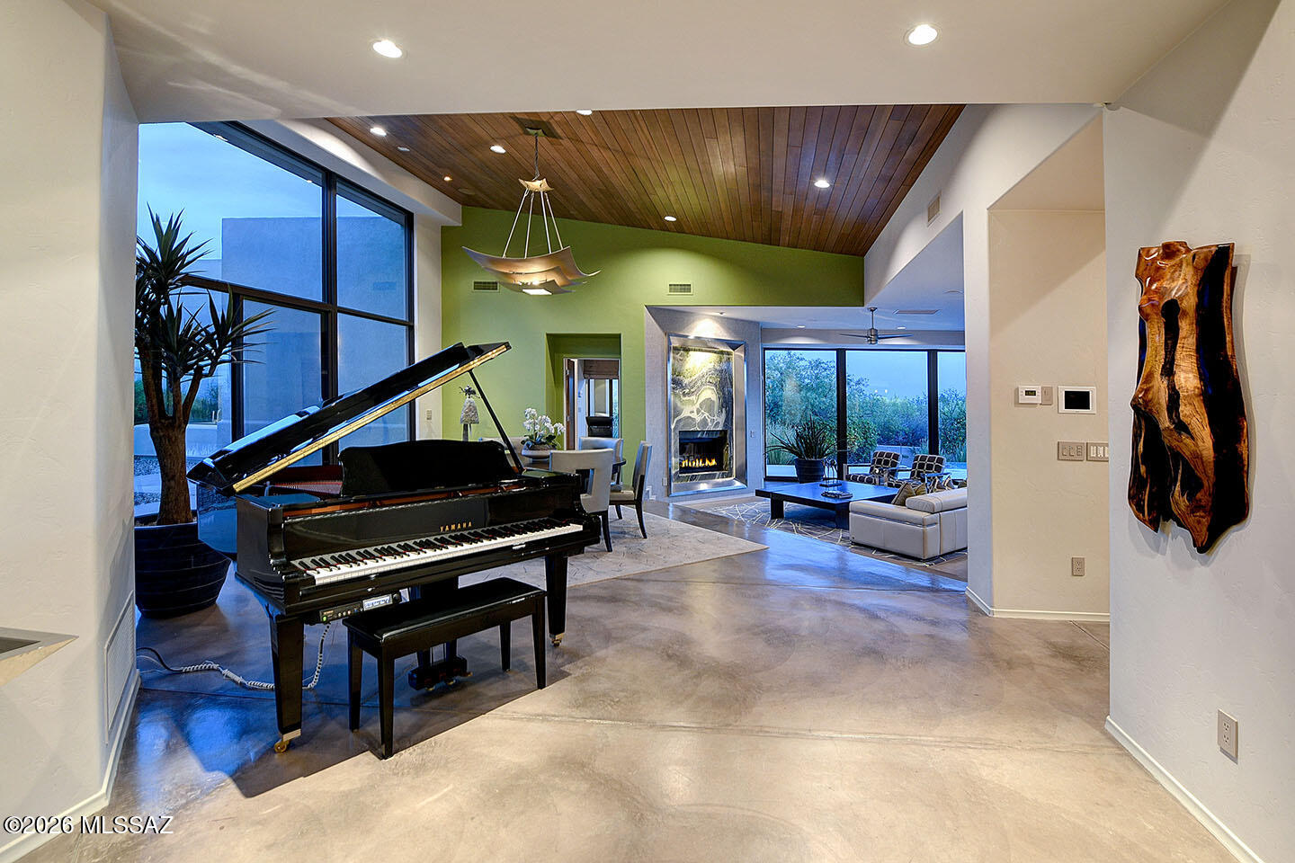 2004 E Desert Garden Drive